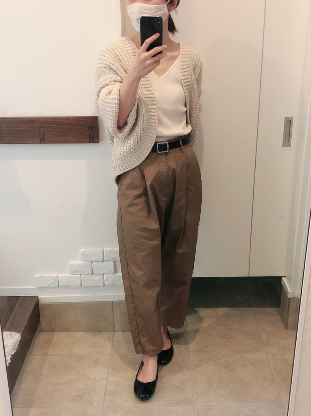 「秋コーデ、休日スタイル、カーディガン、オトナ女子、シンプル、ラフコーデ、カジュアルコーデ、低身長、ワントーンコーデ、ベージュ」｜「SENSE OF PLACE by URBAN RESEARCHのボリュームスリーブボレロ（その他トップス、ホワイト系）」を使った、𝑀さん（レディース・150cm）の秋コーディネートの1枚目の写真