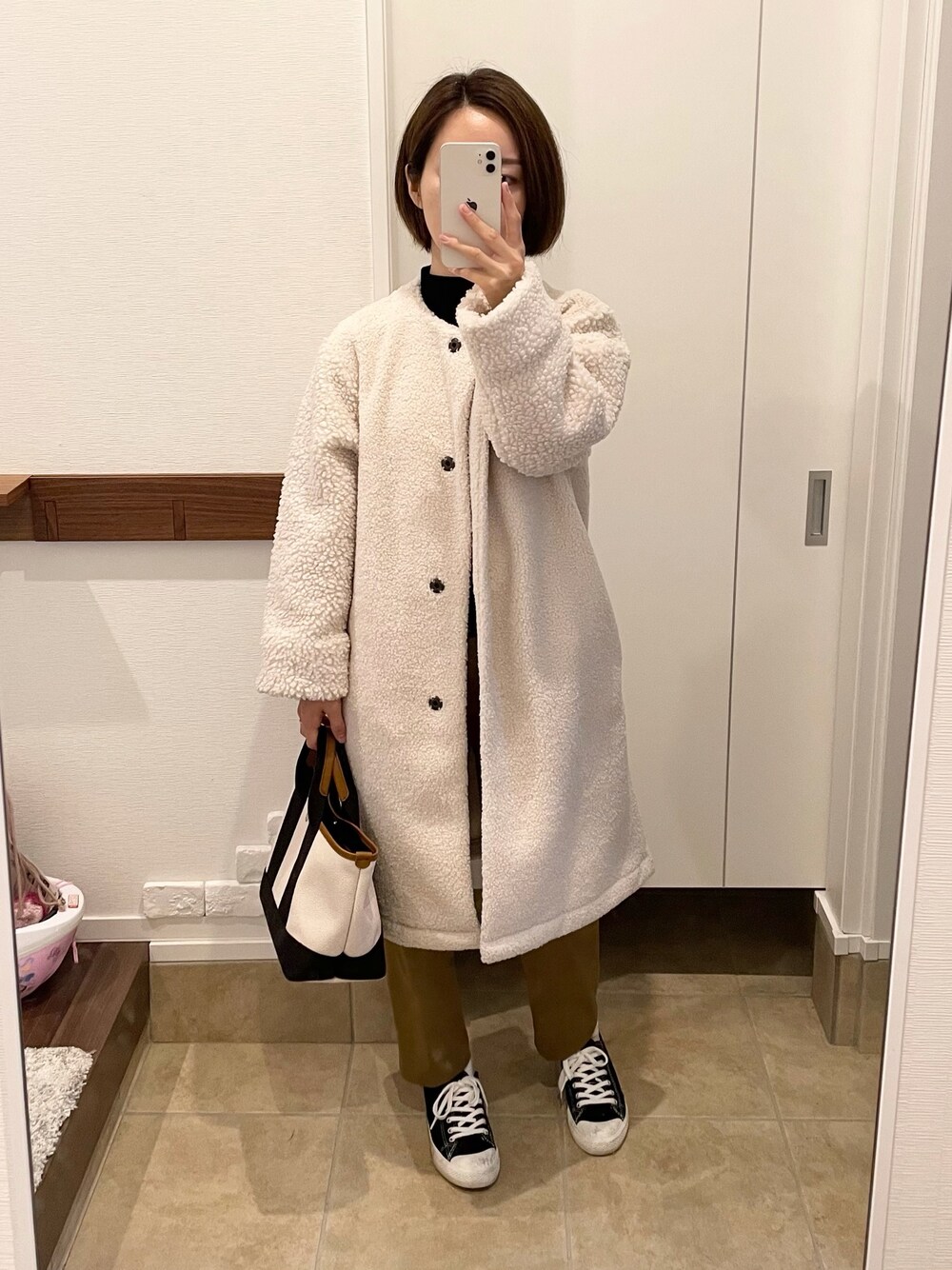 「冬コーデ、UNIQLO、ユニクロ、プチプラ、topkapi、大人女子、スニーカー、無印良品、低身長、低身長コーデ」｜「UNIQLOのアイテム（ジャケット/アウター、ホワイト系）」を使った、𝑀さん（レディース・150cm）の冬コーディネートの1枚目の写真
