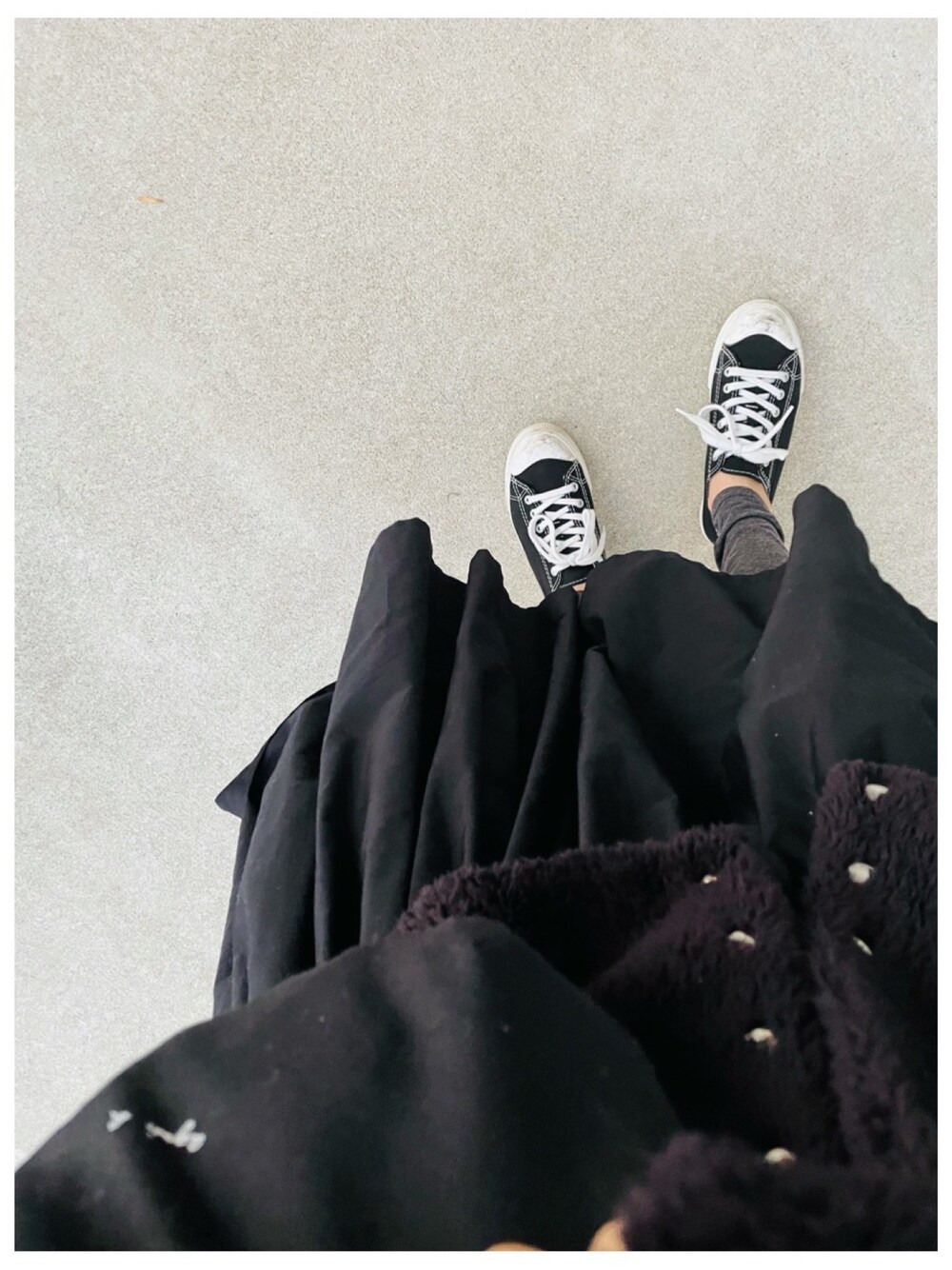 「ootd、大人コーデ、オールブラック、アニエスベー、agnes b.、ボア、ボアジャケット、ボディバッグ」｜「agnes b.のMS04-05 ナイロンボティバッグ/ウエストポーチ（ボディバッグ/ウエストポーチ、ブラック系）」を使った、𝑀さん（レディース・150cm）の冬コーディネートの1枚目の写真