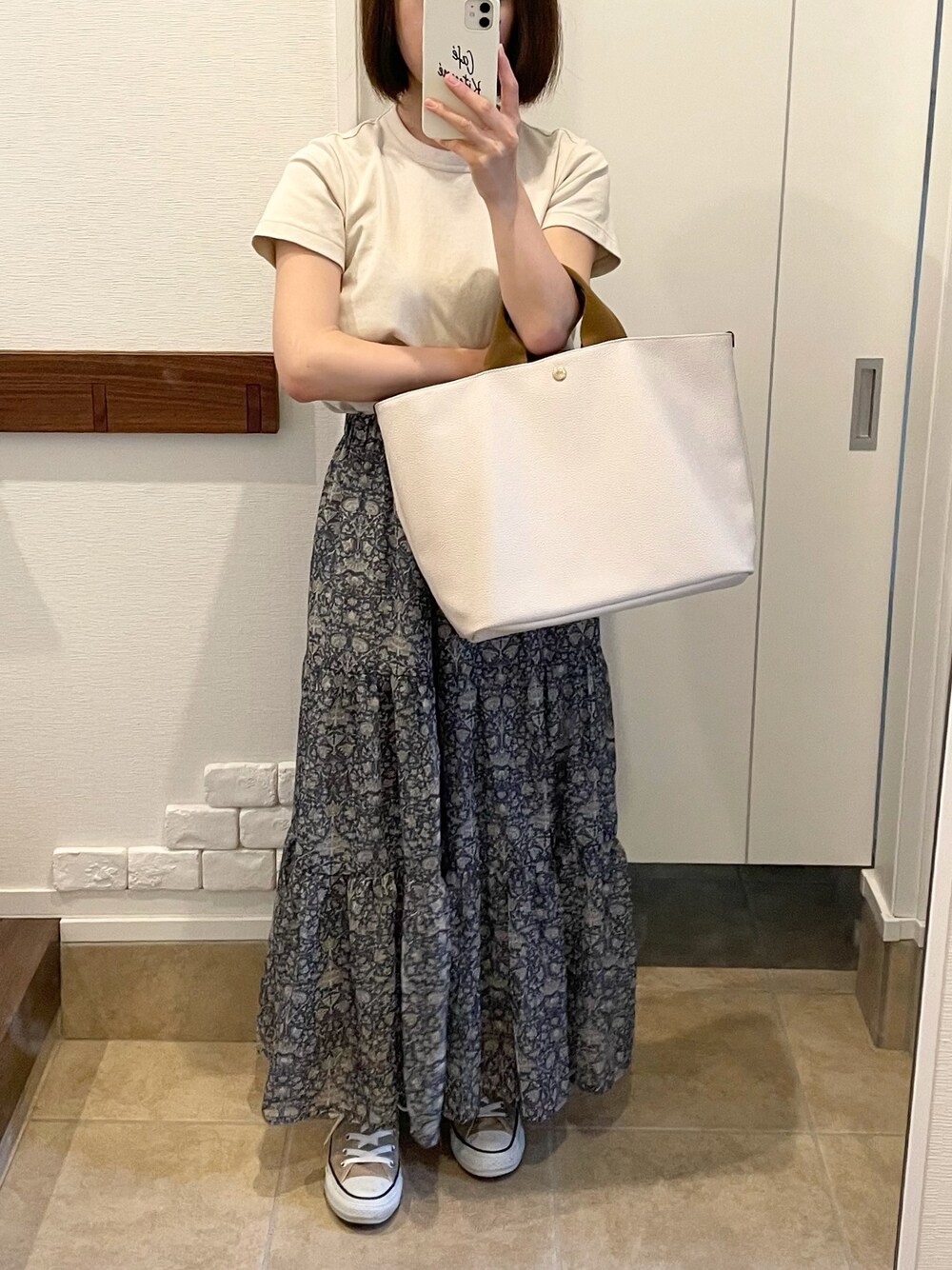「低身長、低身長コーデ、低身長女子、ロングスカート、ブルー」｜「UNIQLOのクルーネックT（半袖）（Tシャツ/カットソー、ベージュ系）」を使った、𝑀さん（レディース・150cm）の春コーディネートの1枚目の写真