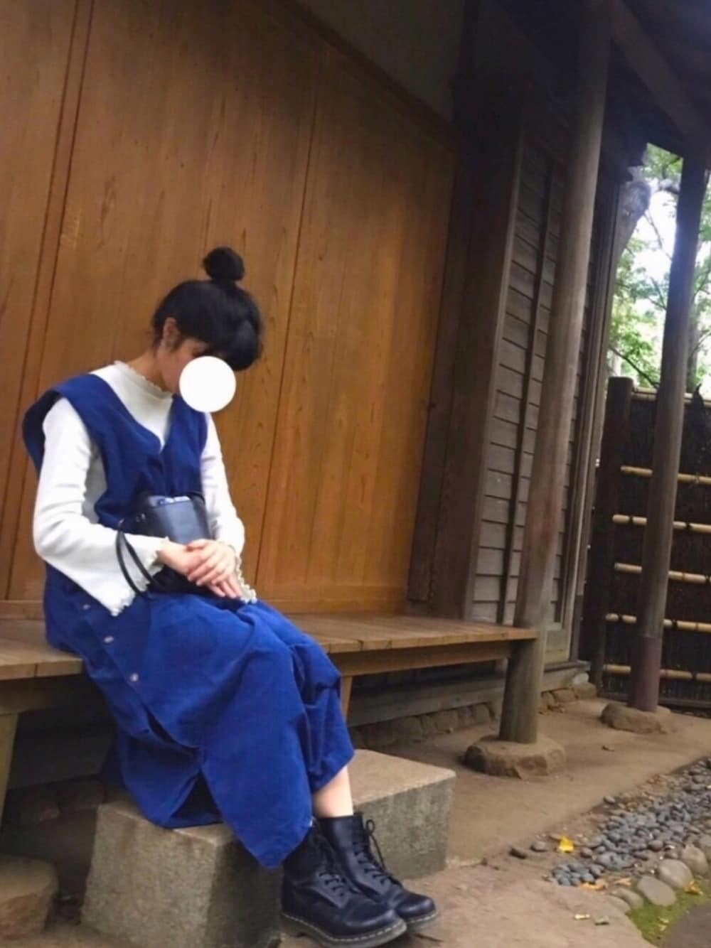 「古着、青ワンピース、おだんごヘアー、ジャンスカ、ワイドスリーブ、Dr.Martens 8ホール」｜「KBFのムック本（バッグ、ブラック系）」を使った、🍅さん（レディース・166cm）の秋コーディネートの1枚目の写真