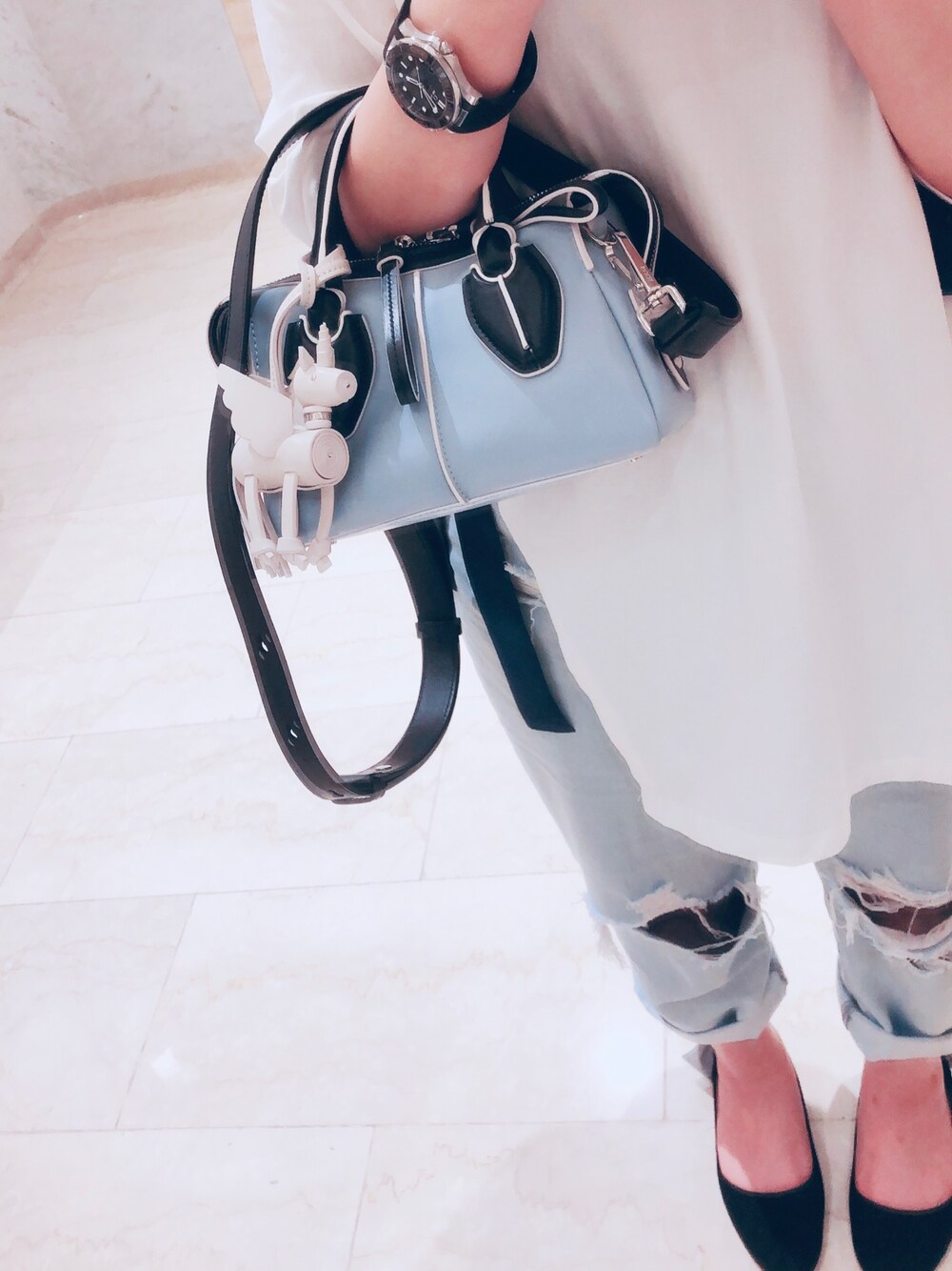 「夏、今日のコーデ、蓝色系、通勤」｜「TOD’Sのアイテム（トートバッグ、ブルー系）」を使った、sonia_zzzさん（レディース・155cm）の秋コーディネートの1枚目の写真