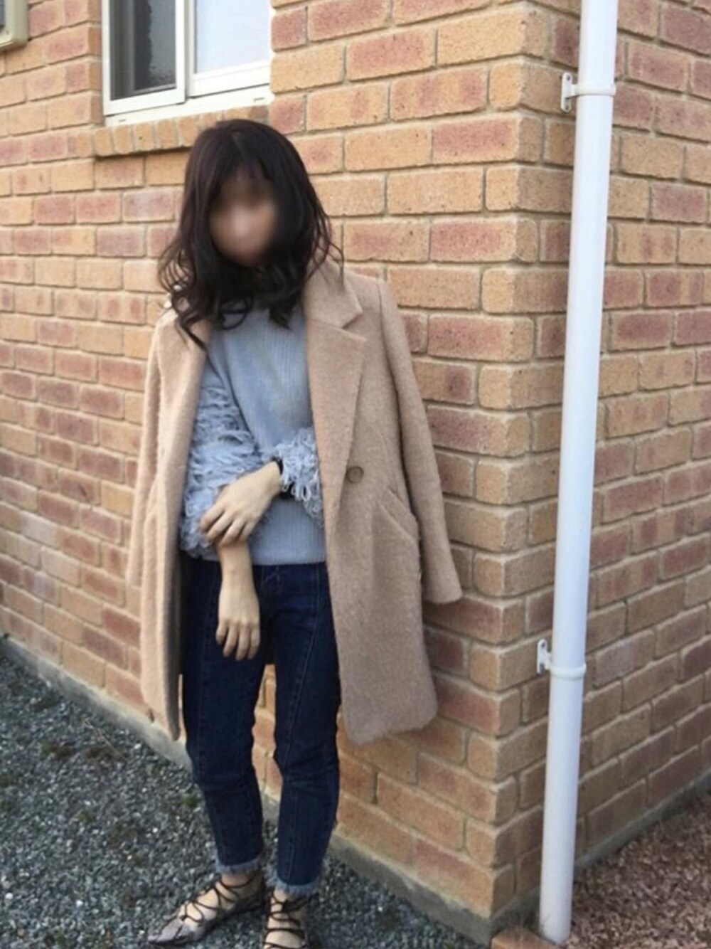 「袖ボリューム、denim、パイソン柄、レースアップシューズ、チェスターコート、ハルイロ、ママコーデ、チビーズ✳︎、プチプラ」｜「Chille anapの袖ループ切替ニットTOP（ニット/セーター、ブルー系）」を使った、むち◡̈*✧さん（レディース・151cm）の冬コーディネートの1枚目の写真