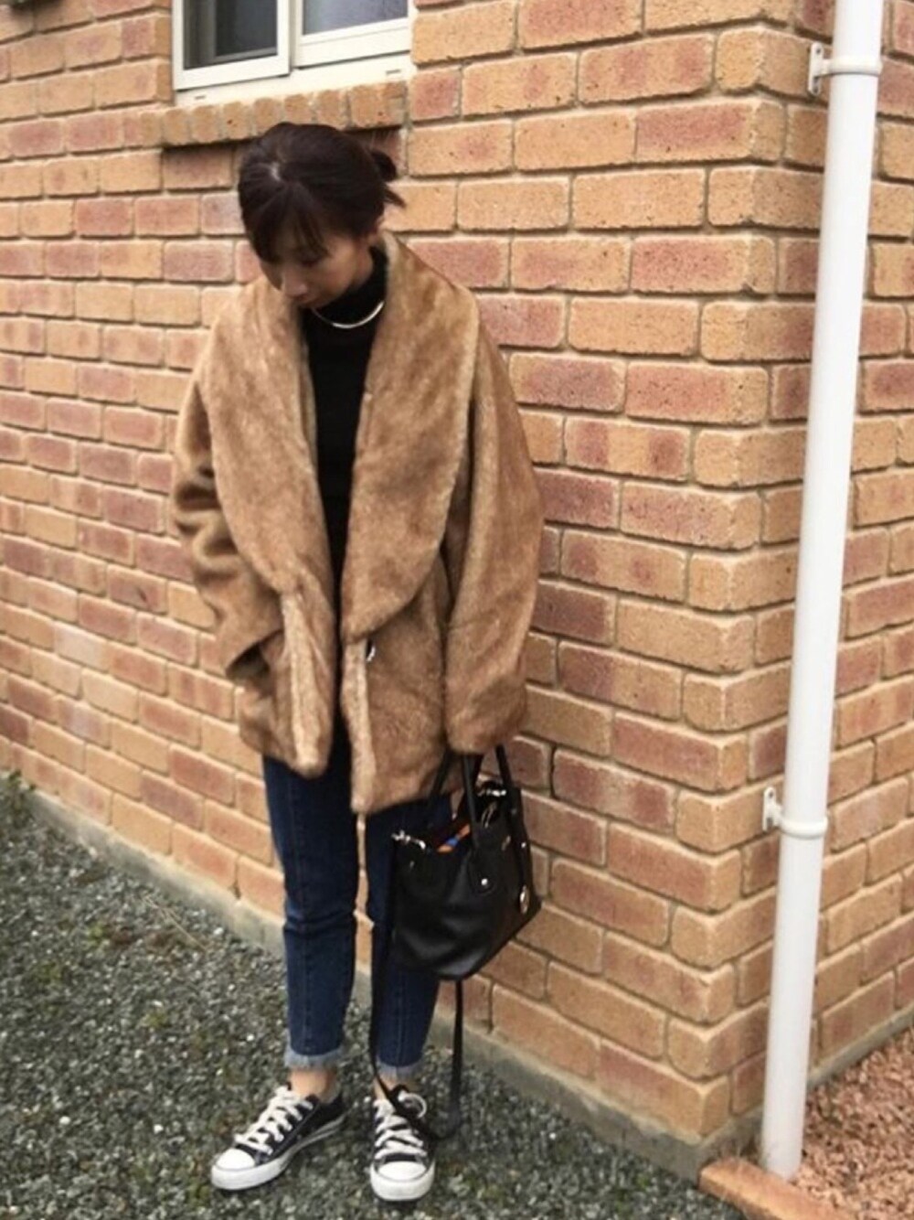 「ファーアウター、黒タートルネック、denim、ママコーデ、チビーズ✳︎、プチプラ、ZOZOUSED、シンプル」｜「Ungridのコート（その他アウター、ブラウン系）」を使った、むち◡̈*✧さん（レディース・151cm）の冬コーディネートの1枚目の写真