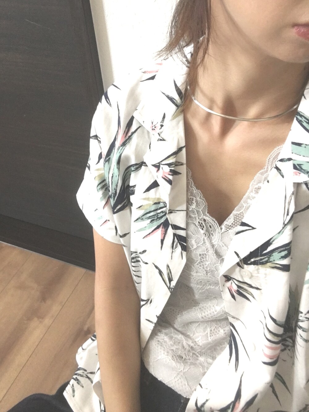「ボタニカル、シャツスタイル、シルバー、レースキャミ、チビーズ✳︎、ママコーデ、プチプラ」｜「URBAN RESEARCH Sonny LabelのSonny Label ドラセナ柄オープンカラーシャツ（シャツ/ブラウス、ホワイト系）」を使った、むち◡̈*✧さん（レディース・151cm）の夏コーディネートの1枚目の写真