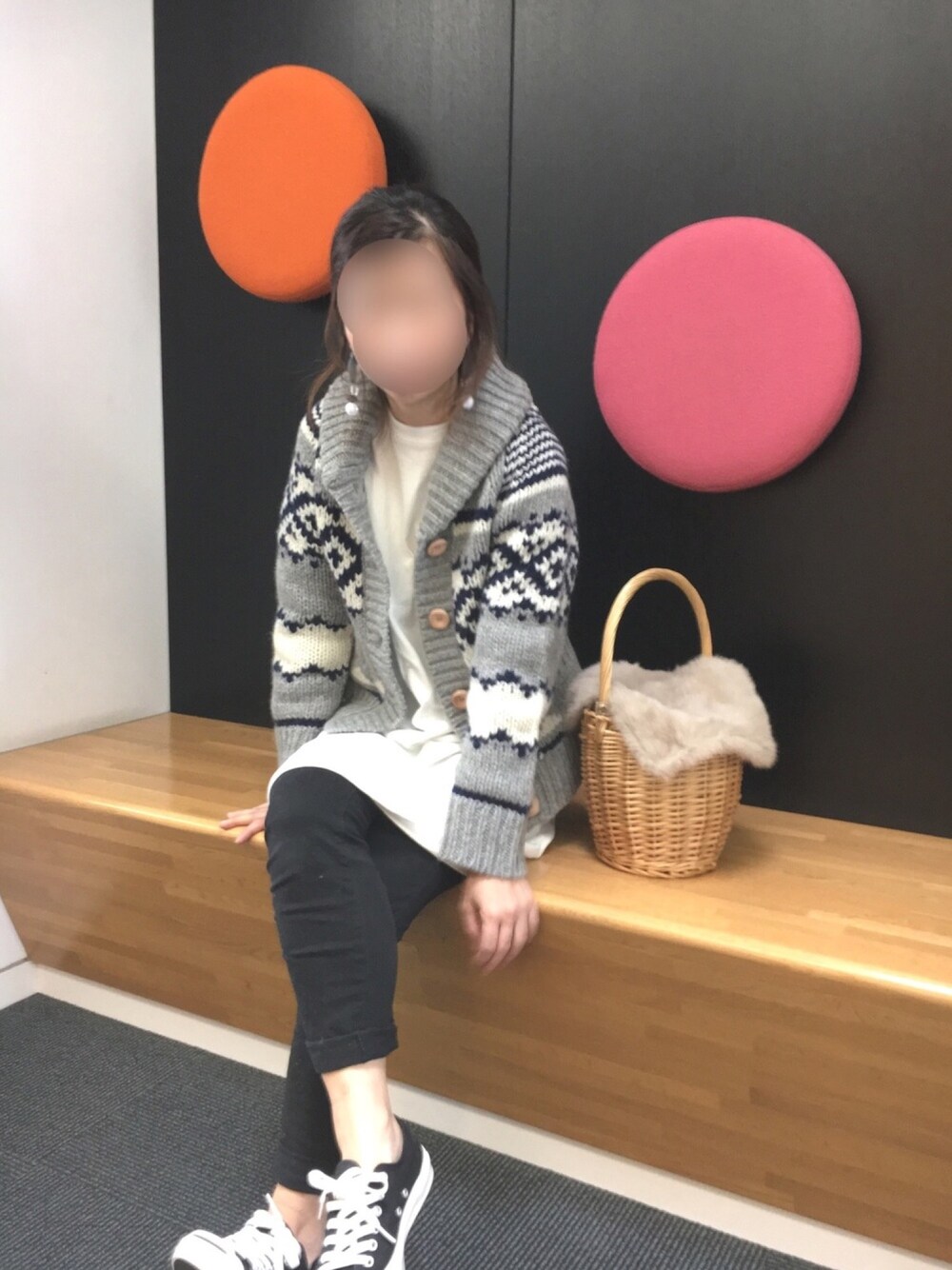 「ママコーデ、チビーズ✳︎、プチプラ、カウチン、かごバッグ」｜「A part byのラビットファ－バスケット 735943（ショルダーバッグ、ブラック系）」を使った、むち◡̈*✧さん（レディース・151cm）の秋コーディネートの1枚目の写真