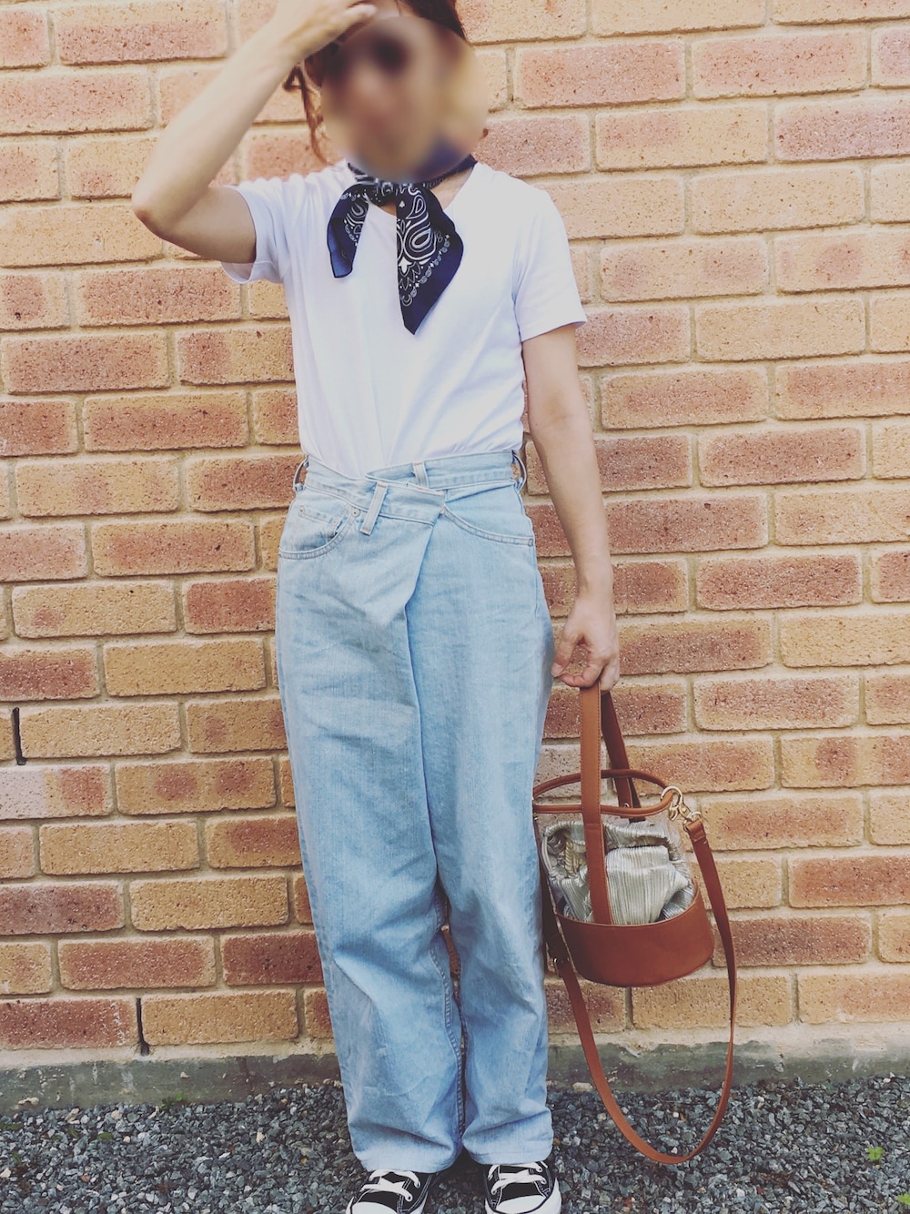 「バンダナ、チビーズ✳︎、プチプラ、ママコーデ、シンプル、カジュアル、クリアバッグ」｜「TODAYFULのNATTY's Denim（デニムパンツ、ブルー系）」を使った、むち◡̈*✧さん（レディース・151cm）の春コーディネートの1枚目の写真