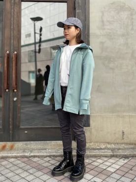 「くすみカラー」｜「アイテム（キャップ）」を使った、Natsumiさん（レディース・155cm）の冬コーディネート