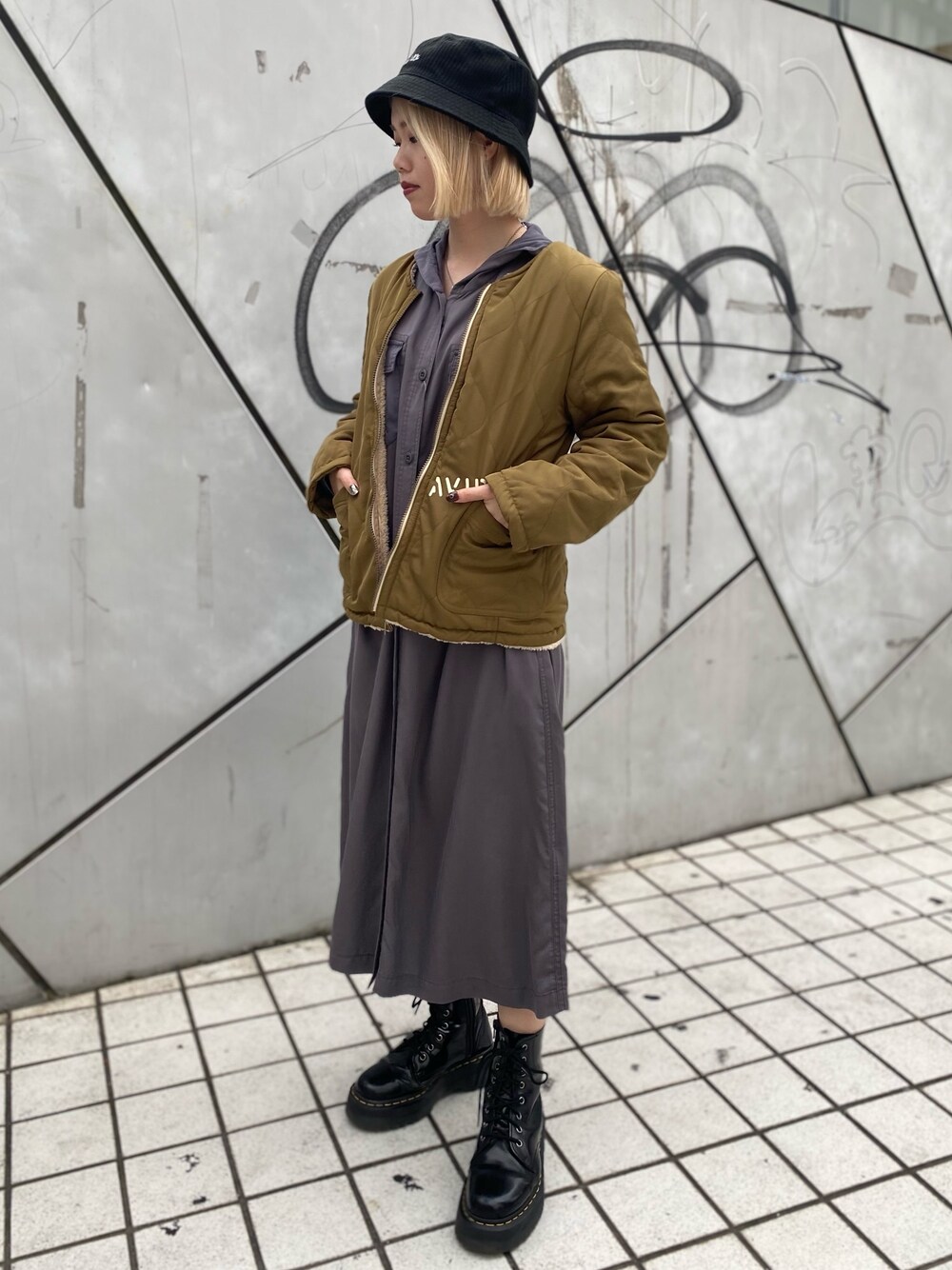 「シンプル、AVIREX、大人カジュアル、カジュアルコーデ、今日のコーデ、秋コーデ、秋先取りコーデ、オトナ女子、AVIREXBelle」｜「AVIREXの【Women's】4WAY ショート シェルパーカー/4WAY SHORT SHELL PARKA/アヴィレックス/AVIREX（ブルゾン、グリーン系）」を使った、Natsumiさん（レディース・155cm）の秋コーディネートの1枚目の写真