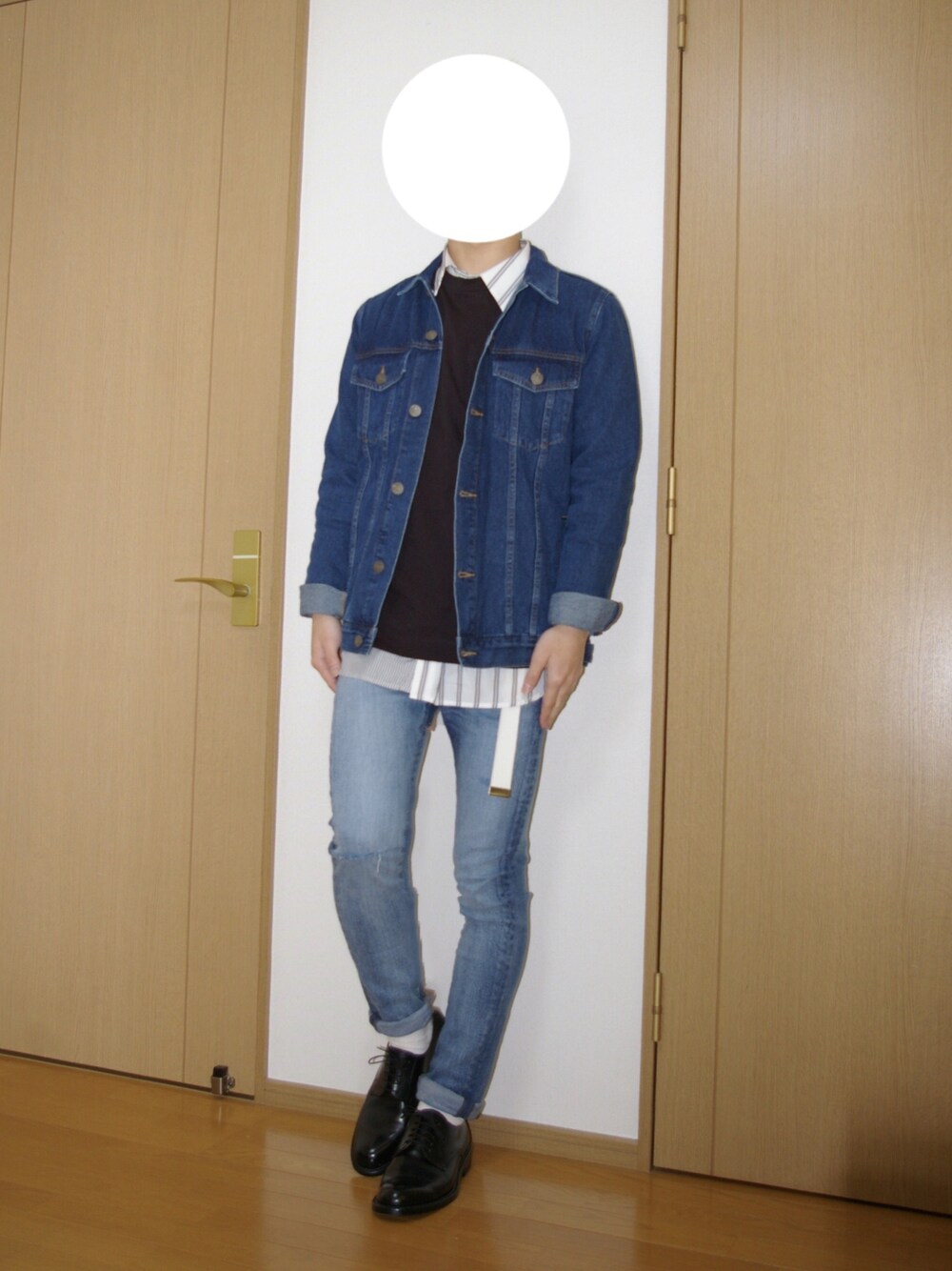 「デニムオンデニム、春コーデ、カジュアル、白ソックス、革靴、regal、LIDnM、EMMA  CLOTHES」｜「REGALのREGAL(リーガル) メンズ ビジネスシューズ 810R AL（ドレスシューズ、ブラック系）」を使った、URer6174さん（メンズ・167cm）の春コーディネートの1枚目の写真