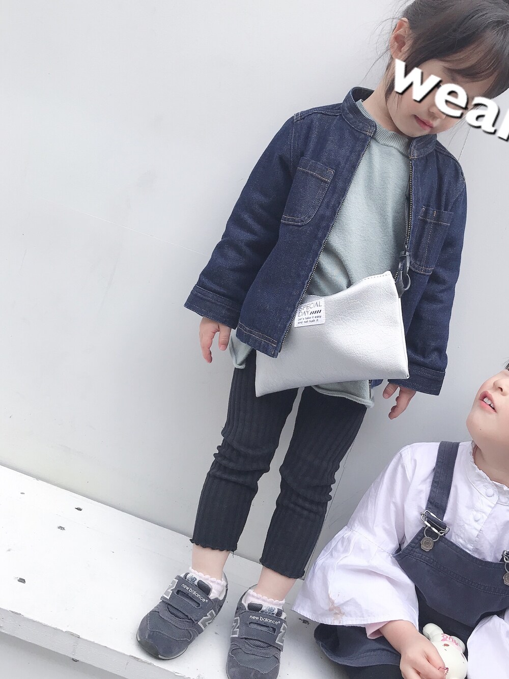 「原宿、従姉妹と、お出かけ、春コーデ、長女」｜「ZARA KIDSのアイテム（ニット/セーター、グリーン系）」を使った、R/Sさん（キッズ・90cm）の春コーディネートの1枚目の写真