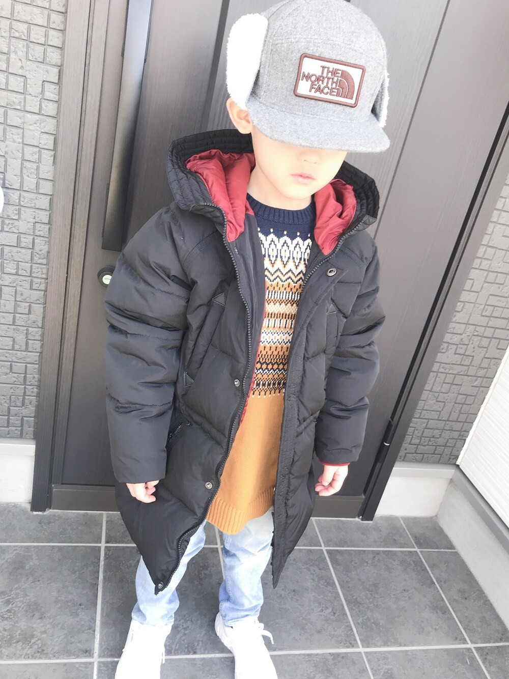 「ノースフェイス、カジュアルコーデ、クリスマス会へ、休日スタイル」｜「THE NORTH FACEのTHE NORTH FACE Kid's Winter Trucker Cap（キャップ、グレー系）」を使った、R/Sさん（キッズ・120cm）の冬コーディネートの1枚目の写真