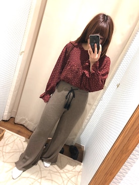 「earth music&ecology（アースミュージックアンドエコロジー）の＜広瀬すずコラボ＞シャーリングダルメシアンブラウス ●（シャツ/ブラウス、レッド系）」を使った、ゆっちゃんさん（レディース・153cm）の秋コーディネート