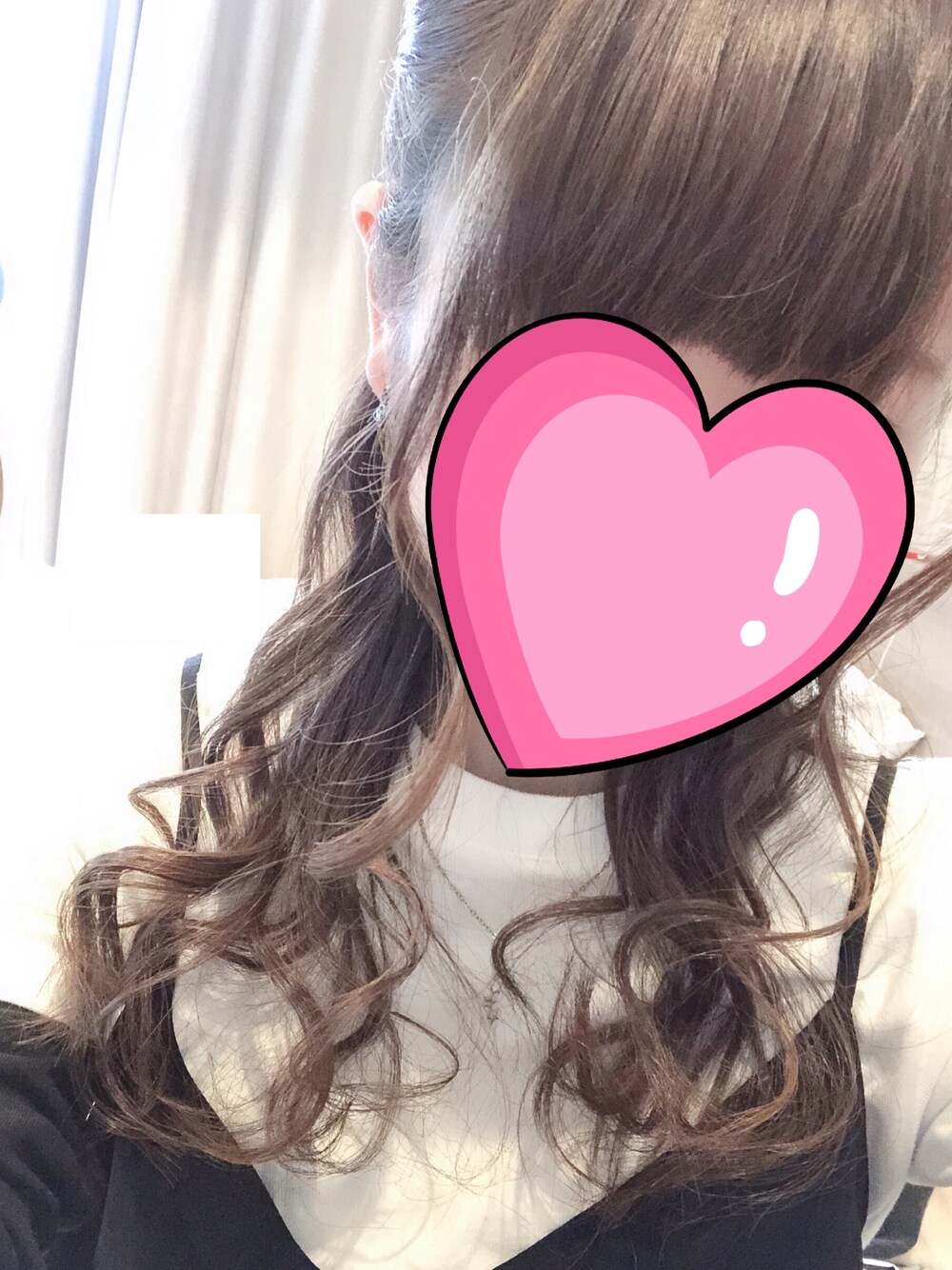 「ヘアスタイル、三つ編み、お団子ヘアー、ハーフアップ」｜「no brandのアイテム（その他、ブラウン系）」を使った、涼菜さん（レディース・153cm）の秋コーディネートの1枚目の写真