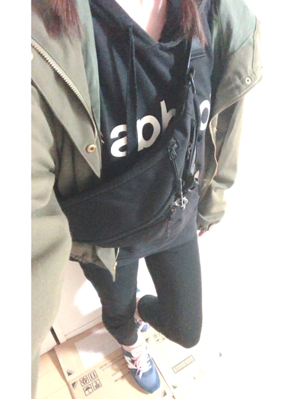 「おしゃれさんと繋がりたい、黒パーカー」｜「adidasのアイテム（パーカー、ブラック系）」を使った、涼菜さん（レディース・153cm）の秋コーディネートの1枚目の写真