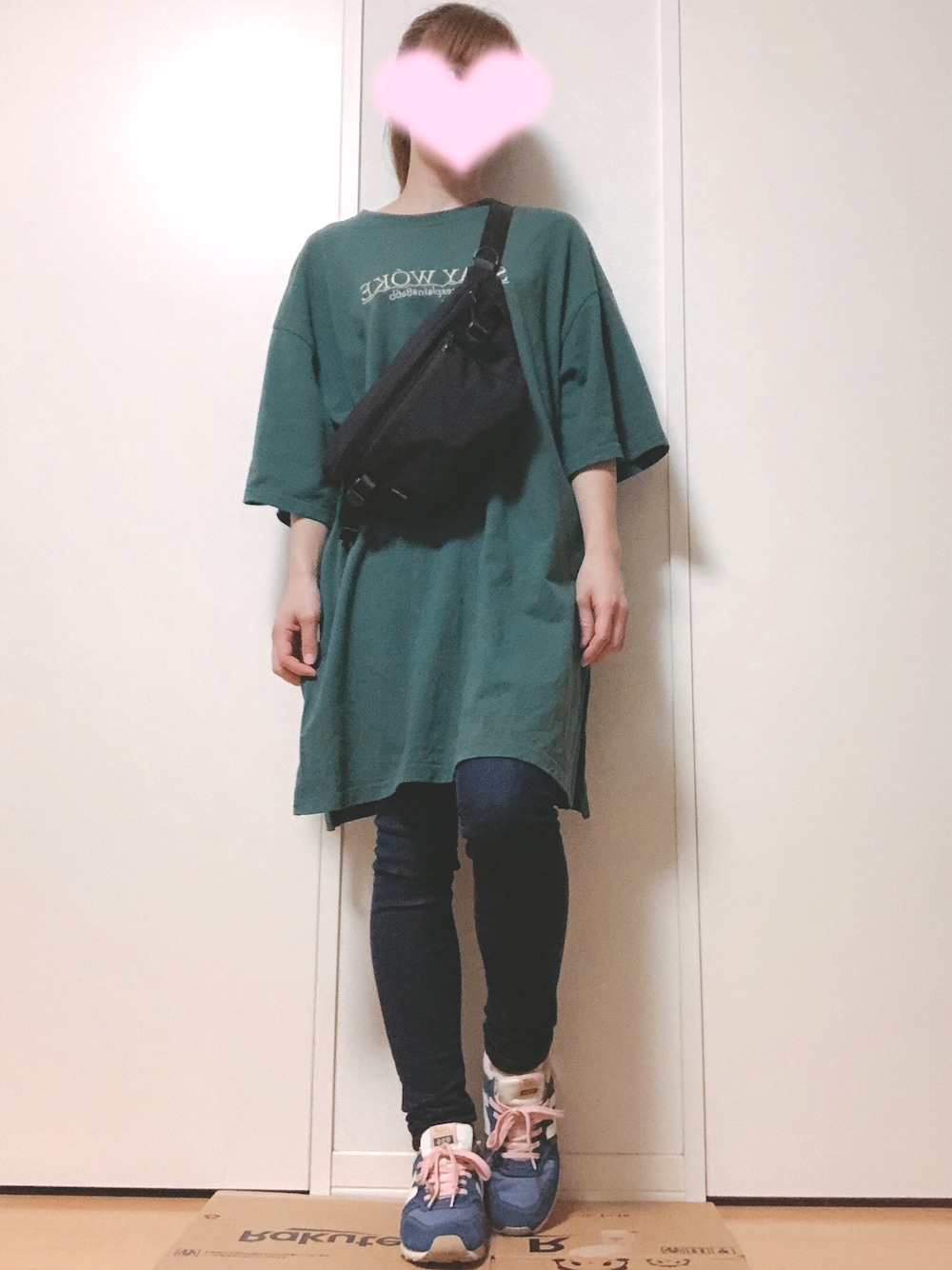 「おしゃれさんと繋がりたい」｜「one wayのエンブロイダリービッグT（Tシャツ/カットソー、グリーン系）」を使った、涼菜さん（レディース・153cm）の秋コーディネートの1枚目の写真
