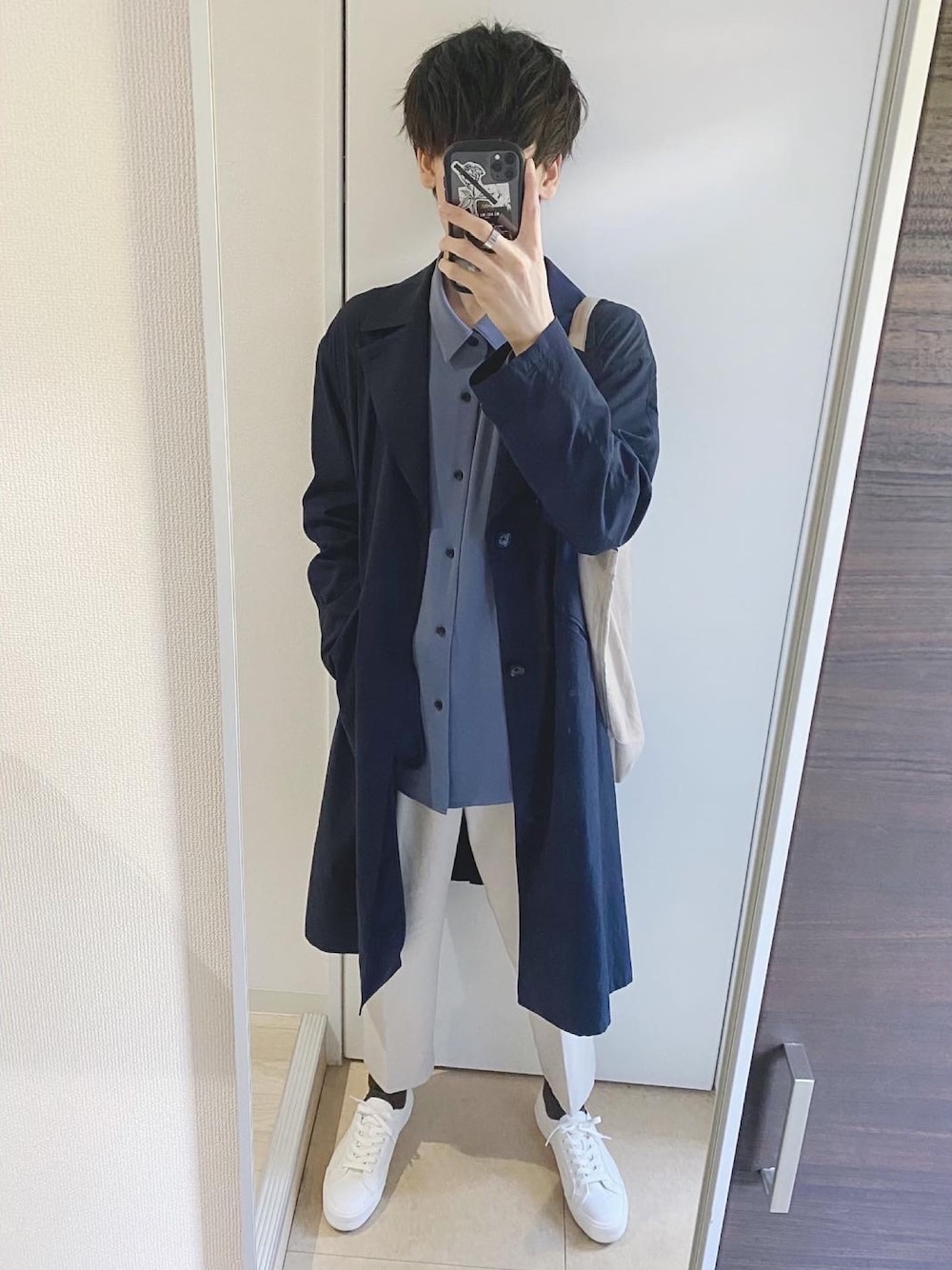 「おしゃれさんと繋がりたい、フォローミー、とろみシャツ、ブルー、ホワイト、キレイめ、スプリングコート、コート、白スニーカー、いいね、save、フォローお願いします🤑」｜「HAREのオーバーチェスターコート(HARE)（チェスターコート、ブルー系）」を使った、TAKEさん（メンズ・181cm）の春コーディネートの1枚目の写真