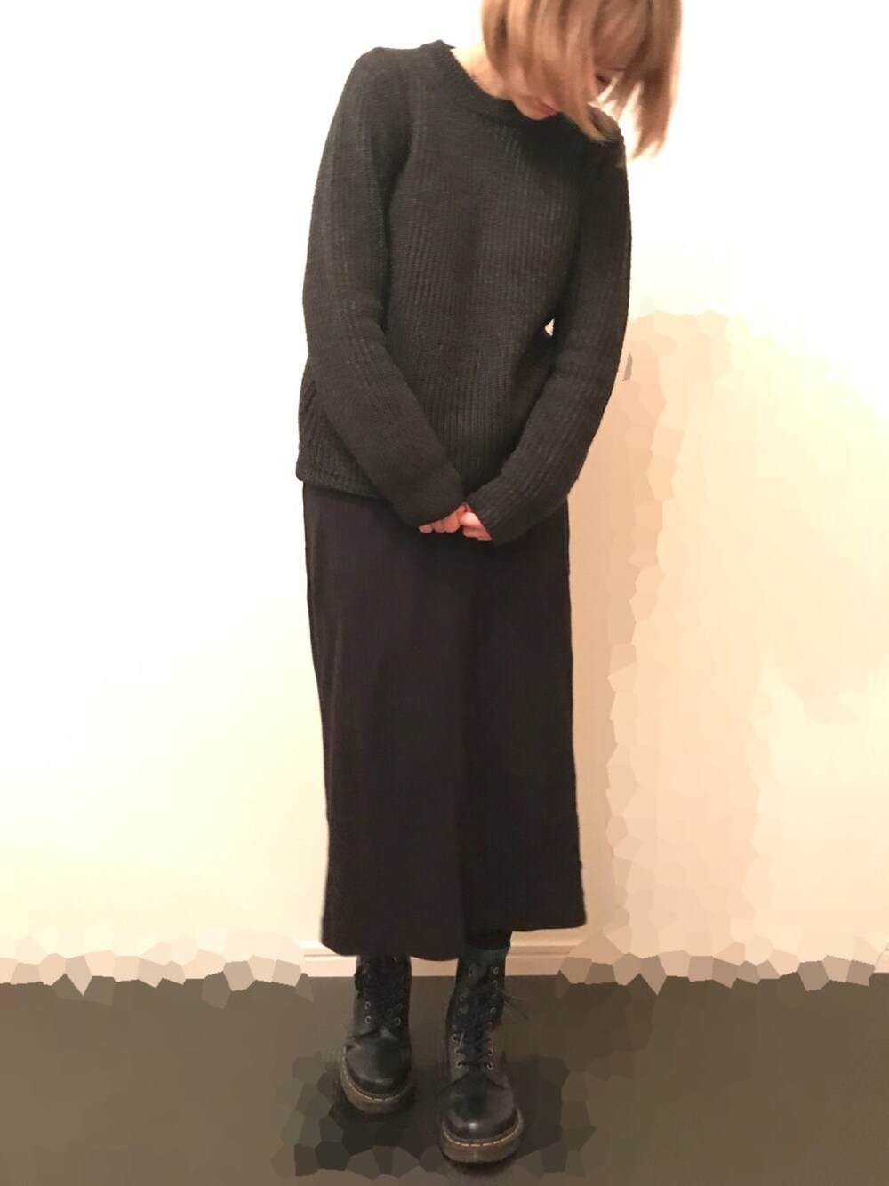 「ママコーデ、ブラック、シンプル」｜「SHIPSのアイテム（ニット/セーター、グレー系）」を使った、Rieさん（レディース・157cm）の冬コーディネートの1枚目の写真