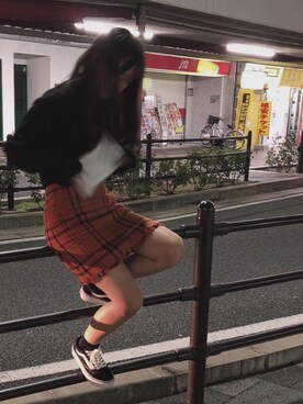 「GU（ジーユー）のアイテム（スカート、オレンジ系）」を使った、マグロのお寿司さん（レディース・156cm）の秋コーディネート