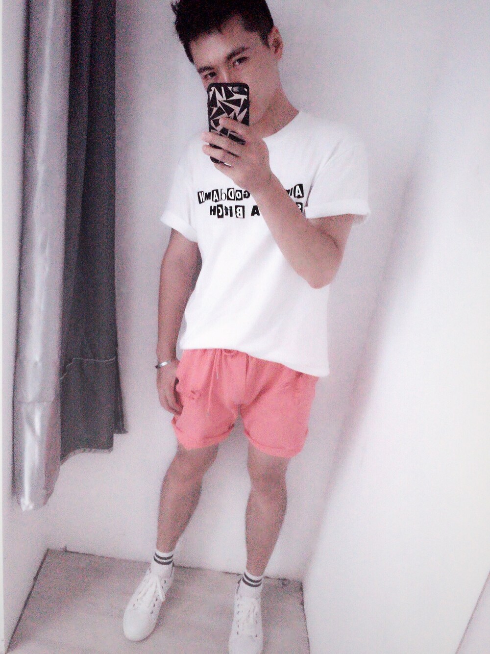 「zinifのアイテム（Tシャツ/カットソー、ホワイト系）」を使った、天秤1981さん（メンズ・175cm）の夏コーディネートの1枚目の写真
