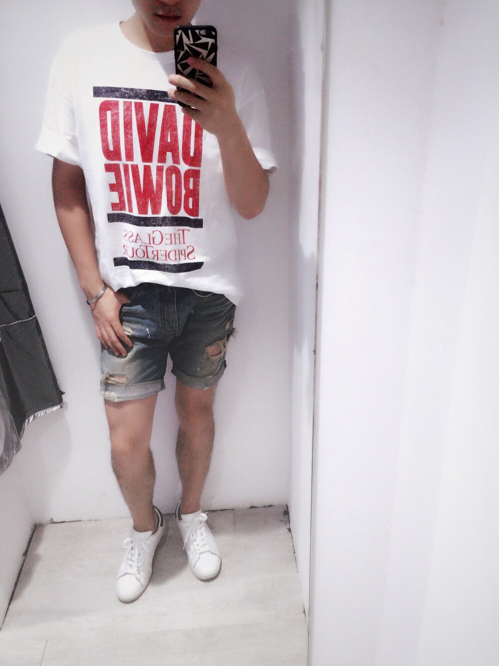 「zinifのアイテム（Tシャツ/カットソー、ホワイト系）」を使った、天秤1981さん（メンズ・175cm）の夏コーディネートの1枚目の写真