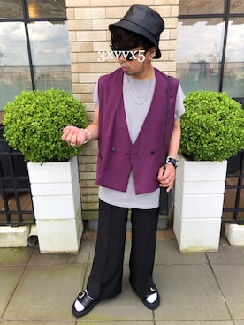 「アイテム（バングル/リストバンド、グレー系）」を使った、KNさん（メンズ・170cm）の夏コーディネート