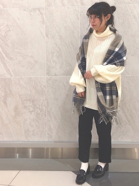 「earth music&ecology（アースミュージックアンドエコロジー）のアイテム（ストール/ショール）」を使った、MIKA◎さん（レディース・152cm）の秋コーディネート