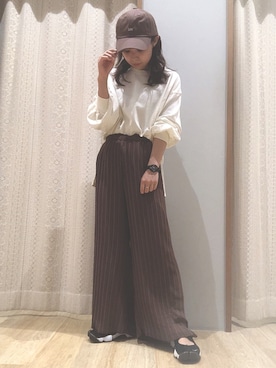 「earth music&ecology（アースミュージックアンドエコロジー）の選べるプリーツパンツ(ストレート) ＊（その他パンツ）」を使った、MIKA◎さん（レディース・152cm）の秋コーディネート