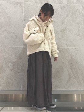 「earth music&ecology（アースミュージックアンドエコロジー）のシャイニーサテンギャザースカート ＊（スカート）」を使った、MIKA◎さん（レディース・152cm）の秋コーディネート