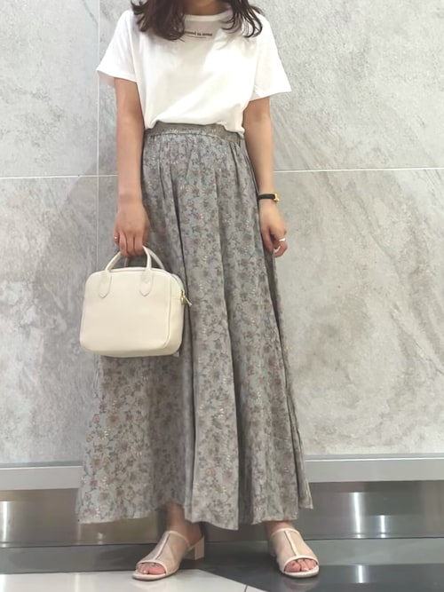 ✨新品未使用✨フローリッシュボタニカルプリントスカート♥レッセパッセ好きにも♥ LAISSE PASSE（レッセパッセ）の「ぼかしフラワープリント
