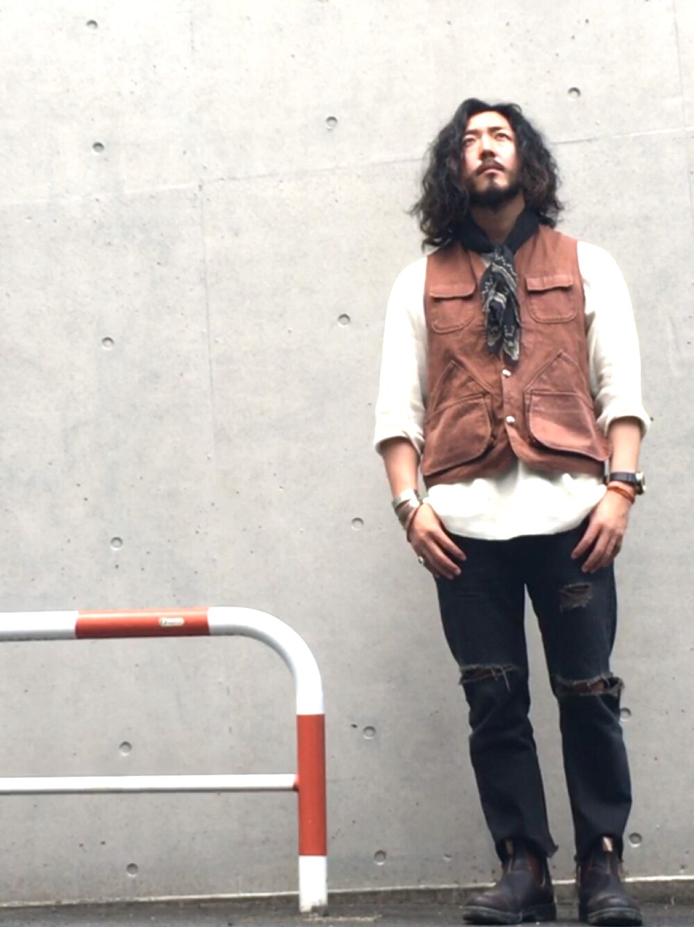 TENDERLOINのベスト(ブラウン系)を使った人気ファッション TENDERLOINのベスト(ブラウン系)を使った人気ファッション