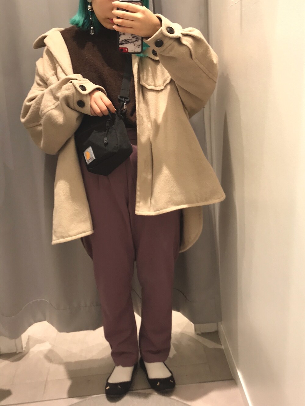 「冬アウター着回しチャレンジ、カジュアルコーデ、お洒落さんとつながりたい、ビッグシルエット、カラーパンツ、carhartt、バレエシューズ、CPOジャケット、低身長コーデ」｜「LOWRYS FARMのシャギーＣＰＯジャケット　821721（その他アウター、ベージュ系）」を使った、︎y u k i さん（レディース・151cm）の冬コーディネートの1枚目の写真
