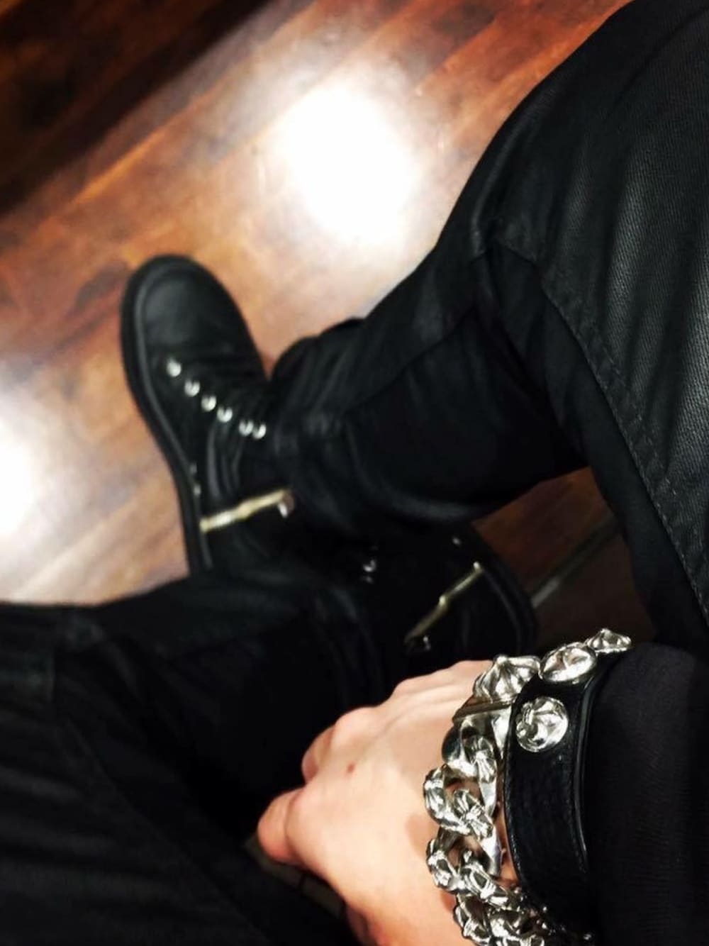 「drkshdw、RICK OWENS、boris bidjan saberi、11by boris bidjan saberi、CAROL CHRISTIAN POELL」｜「DRKSHDWのアイテム（スニーカー、ブラック系）」を使った、Bさん（メンズ・171cm）の冬コーディネートの1枚目の写真