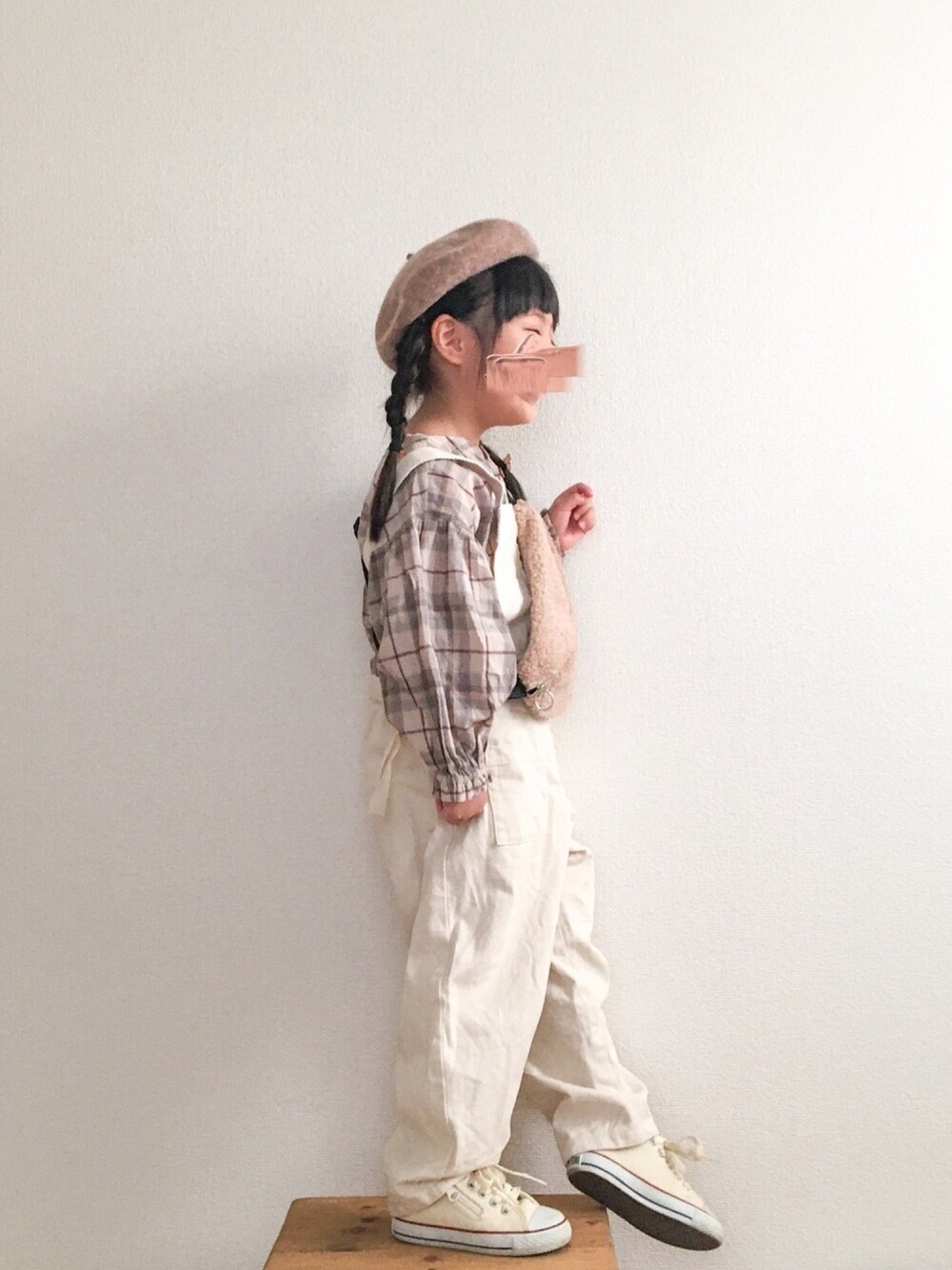 「年末WEAR感謝祭、キッズコーデ、女の子、サロペット、handmade、hokkoriko、しまむら」｜「hokkorikoのアイテム（トップス、ベージュ系）」を使った、naa_booさん（キッズ・100cm）の冬コーディネートの1枚目の写真