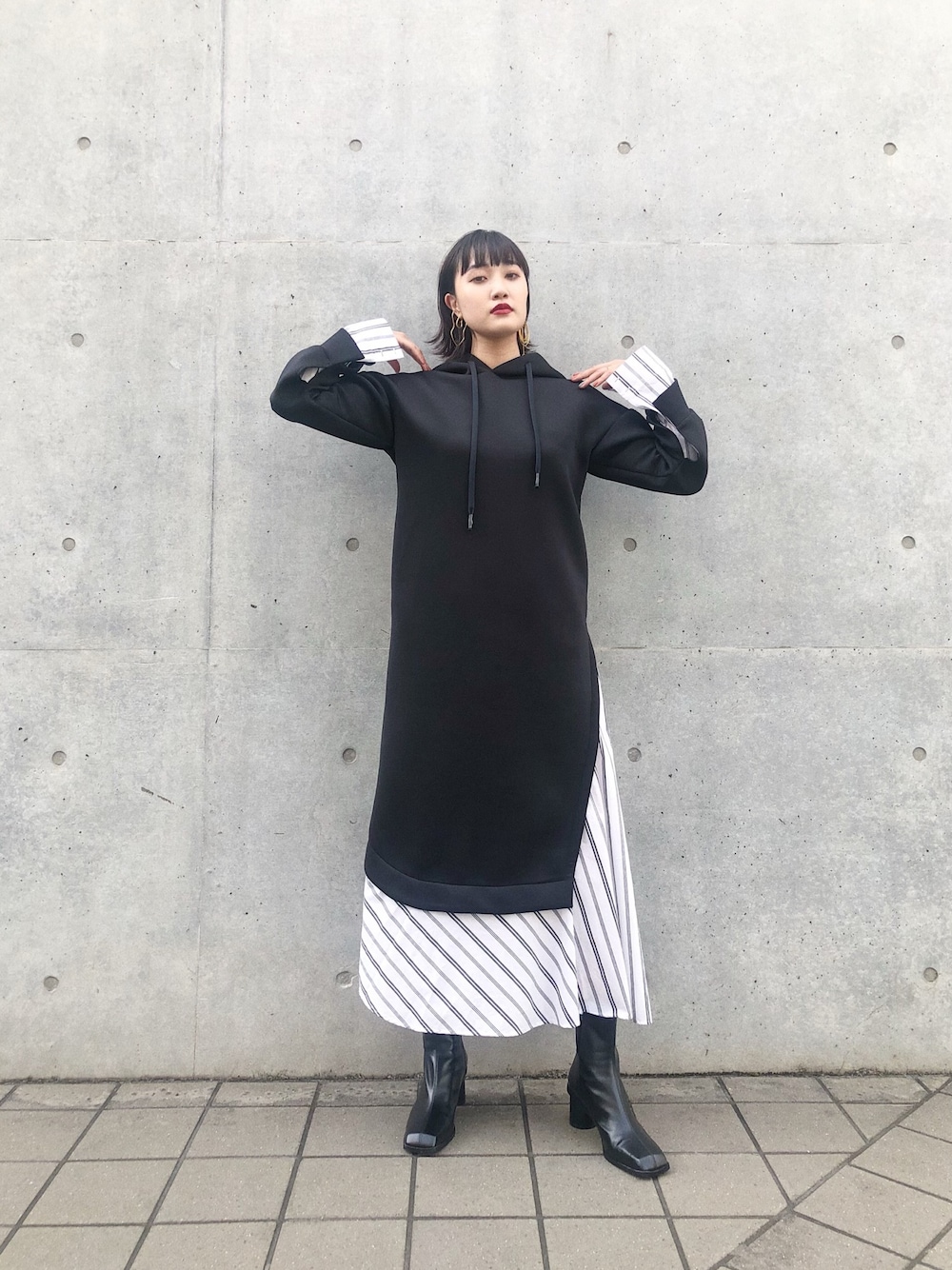「ラクチンコーデ、秋のコーデ、休日スタイル、ブーツ、ワンピース、大人女子、UN3D.」｜「UN3D.のドッキングスエットワンピース（ワンピース、ブラック系）」を使った、haruna  yasudaさん（レディース・168cm）の秋コーディネートの1枚目の写真
