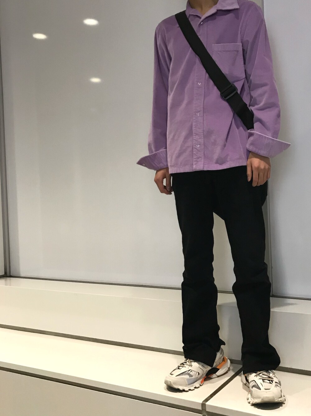 「シンプルコーデ、はるコーデ、コーデュロイシャツ、パープル、BALENCIAGA、デニム」｜「Acne Studiosのアイテム（シャツ/ブラウス、パープル系）」を使った、w1fuuさん（メンズ・173cm）の春コーディネートの1枚目の写真