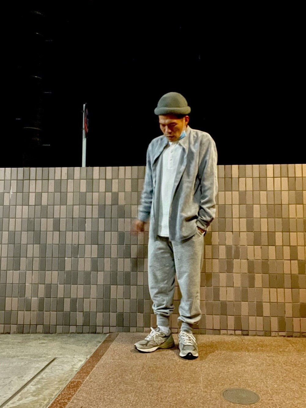 「ロスコ、SENSEOFPLACE、ユニクロ、チャンピオン、ニューバランス、990v3、セットアップ」｜「ROTHCOのWEB限定 ROTHCO/ロスコ ミリタリー ワッチキャップ               （ニットキャップ/ビーニー、グレー系）」を使った、シュンスケさん（メンズ・160cm）の春コーディネートの1枚目の写真