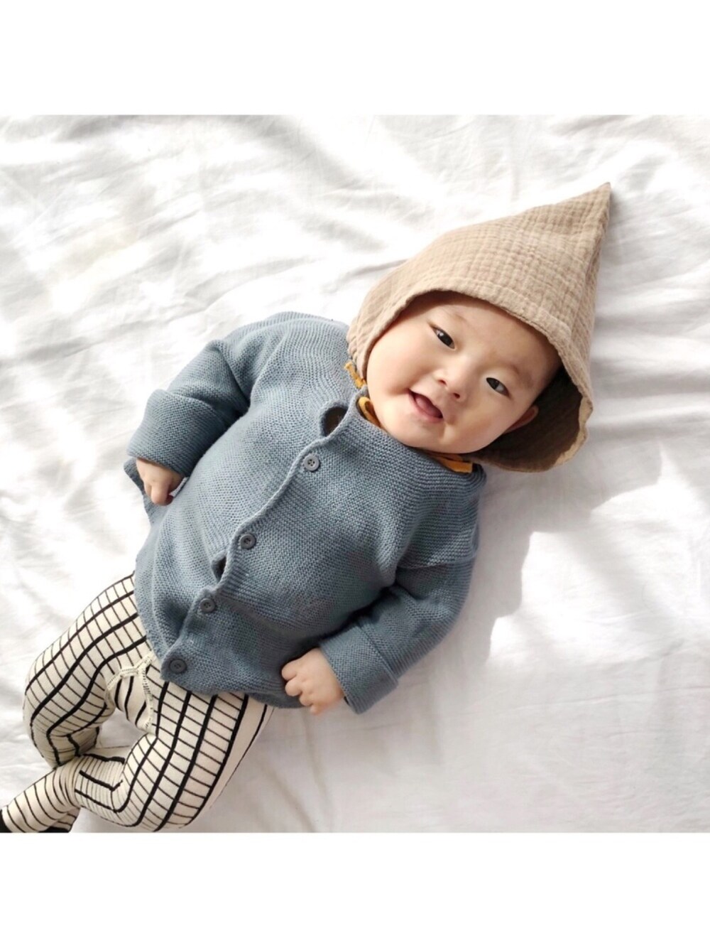 「おしゃれさんと繋がりたい、おとこのこ、タイツ、MARLMARL、カーティガン、トンガリ帽子、tinycottons、ベビーコーデ、０歳、シンプルおしゃれが好き」｜「MARLMARLのアイテム（カーディガン/ボレロ、ブルー系）」を使った、kanako0304さん（キッズ・100cm）の秋コーディネートの1枚目の写真