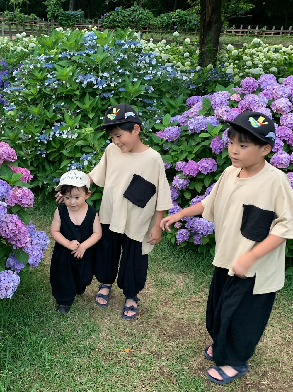「夏コーデ、キャップ、おしゃれさんと繋がりたい、キッズファッション、プチプラ、サンダル、男の子、プチプラコーデ」｜「devirockのバックストラップサンダル（サンダル、ブルー系）」を使った、kanako0304さん（キッズ・120cm）の夏コーディネートの1枚目の写真