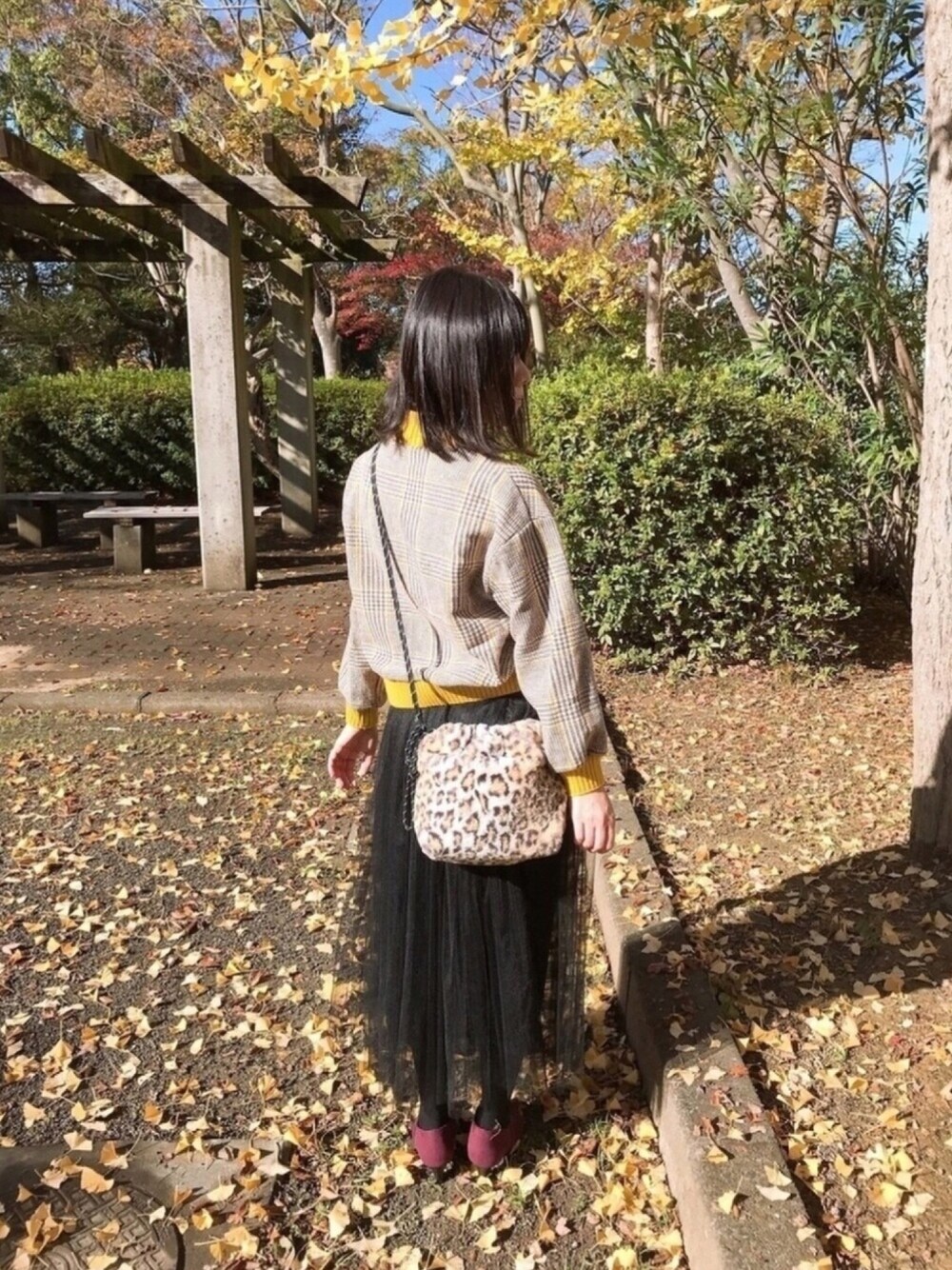 「紅葉、チュールスカート、チェック、ブーティ、GU、レトロチェック柄、大須」｜「JEANASISのファーキンチャク/814340（ショルダーバッグ、ブラウン系）」を使った、共兄さん（レディース・153cm）の秋コーディネートの1枚目の写真
