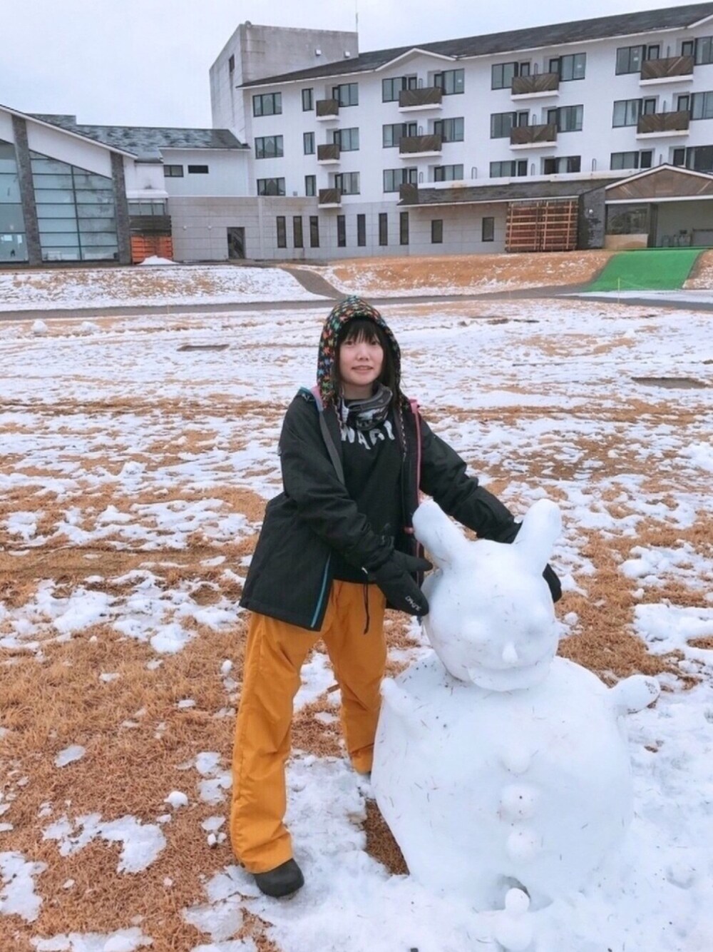 「スキー、ゆきだるま、DAKINE、ESTIVO」｜「HEART MARKETのアイテム（スウェット、ブラック系）」を使った、共兄さん（レディース・153cm）の冬コーディネートの1枚目の写真