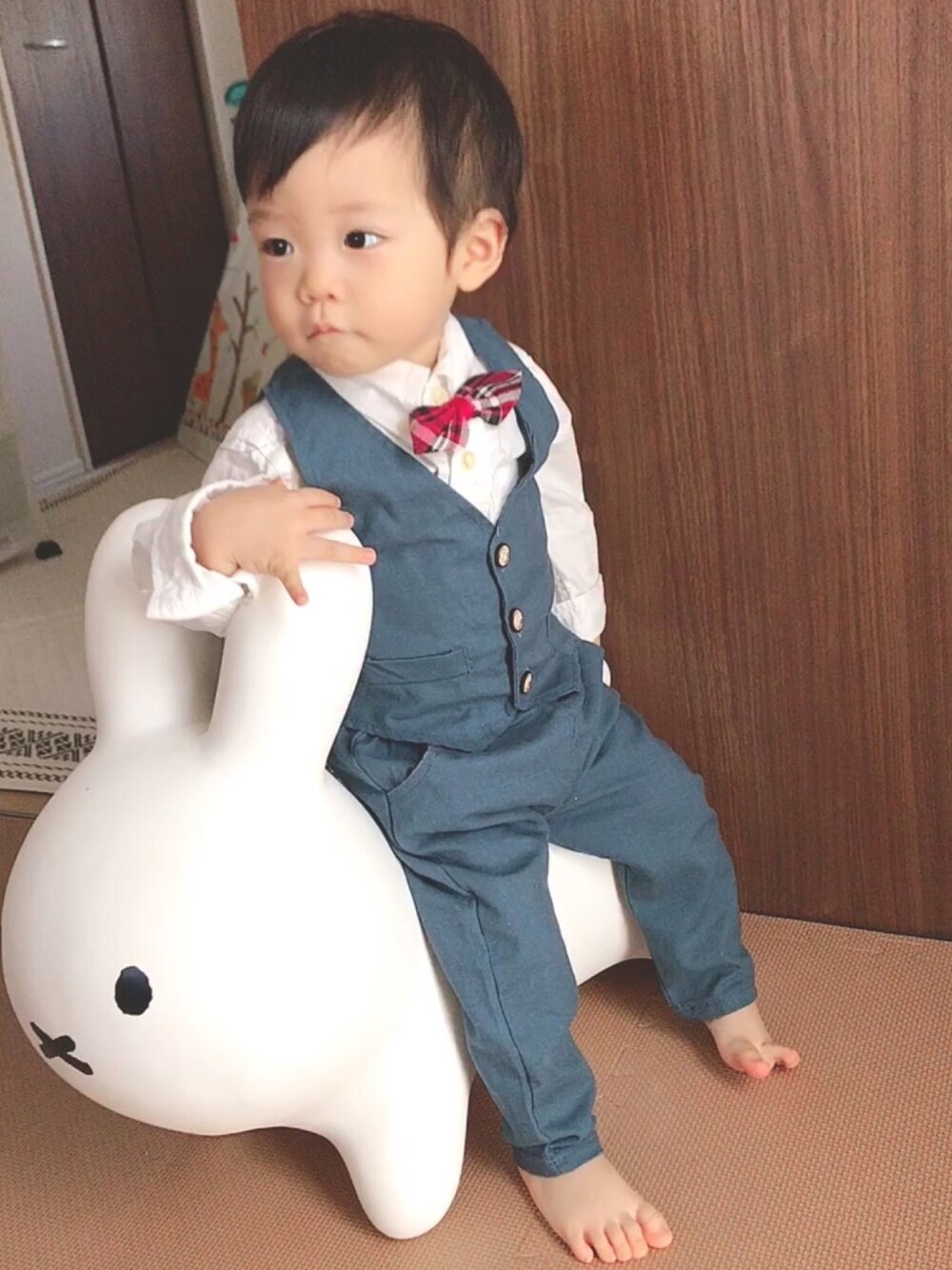 「韓国子供服、お宮参り、フォーマル、蝶ネクタイ、1歳、男の子コーデ、おとこのこ、ギャップ、GAPbaby、スーツスタイル」｜「ブルーナボンボンのアイテム（おもちゃ、ホワイト系）」を使った、ｔａｉｓｅｉ𓆉さん（キッズ・80cm）の秋コーディネートの1枚目の写真