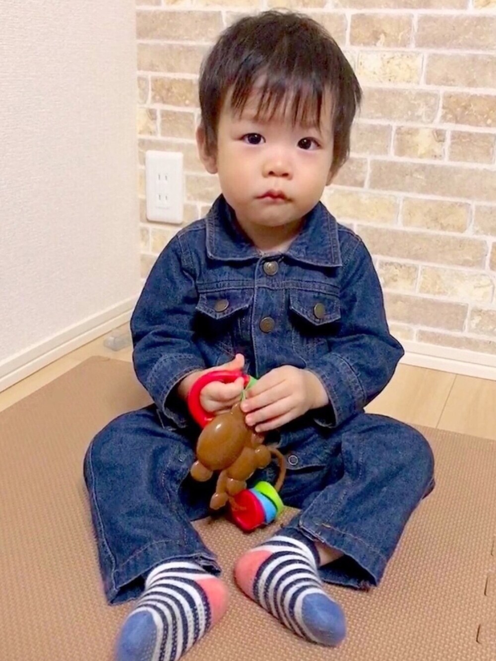「キッズコーデ、男の子コーデ、デニム、つなぎ、シンプル、1歳、80cm、ブランシェス、おとこのこ、オーバーオール」｜「BRANSHESのアイテム（つなぎ/オールインワン、ブルー系）」を使った、ｔａｉｓｅｉ𓆉さん（キッズ・90cm）の秋コーディネートの1枚目の写真