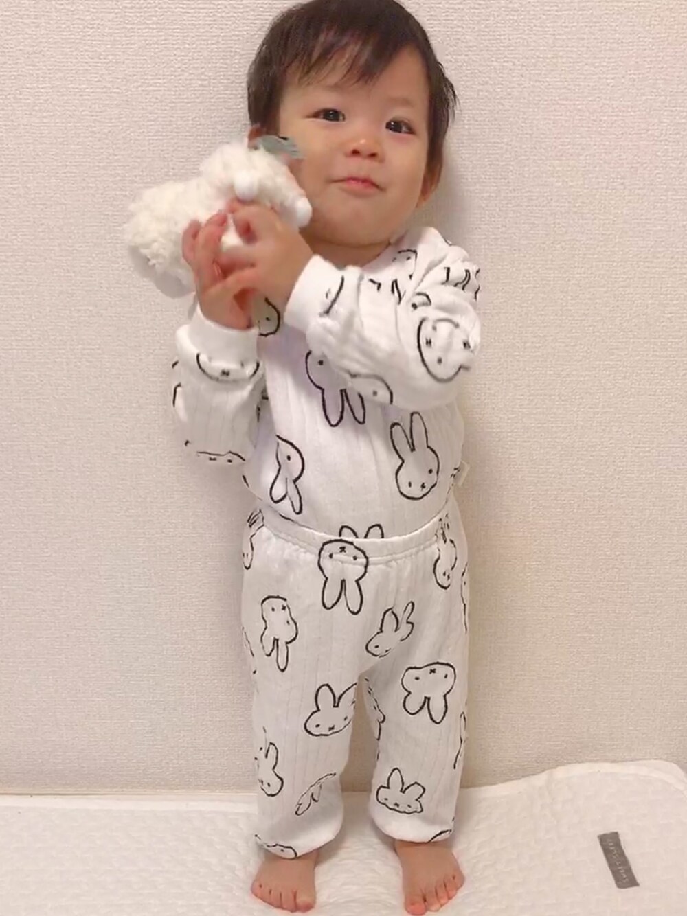 「1歳、1歳5ヶ月、ルームウェア、ミッフィー、ブルーナ、パジャマ、韓国子供服」｜「princessbaby_8のアイテム（ルームウェア/パジャマ、ホワイト系）」を使った、ｔａｉｓｅｉ𓆉さん（キッズ・90cm）の秋コーディネートの1枚目の写真