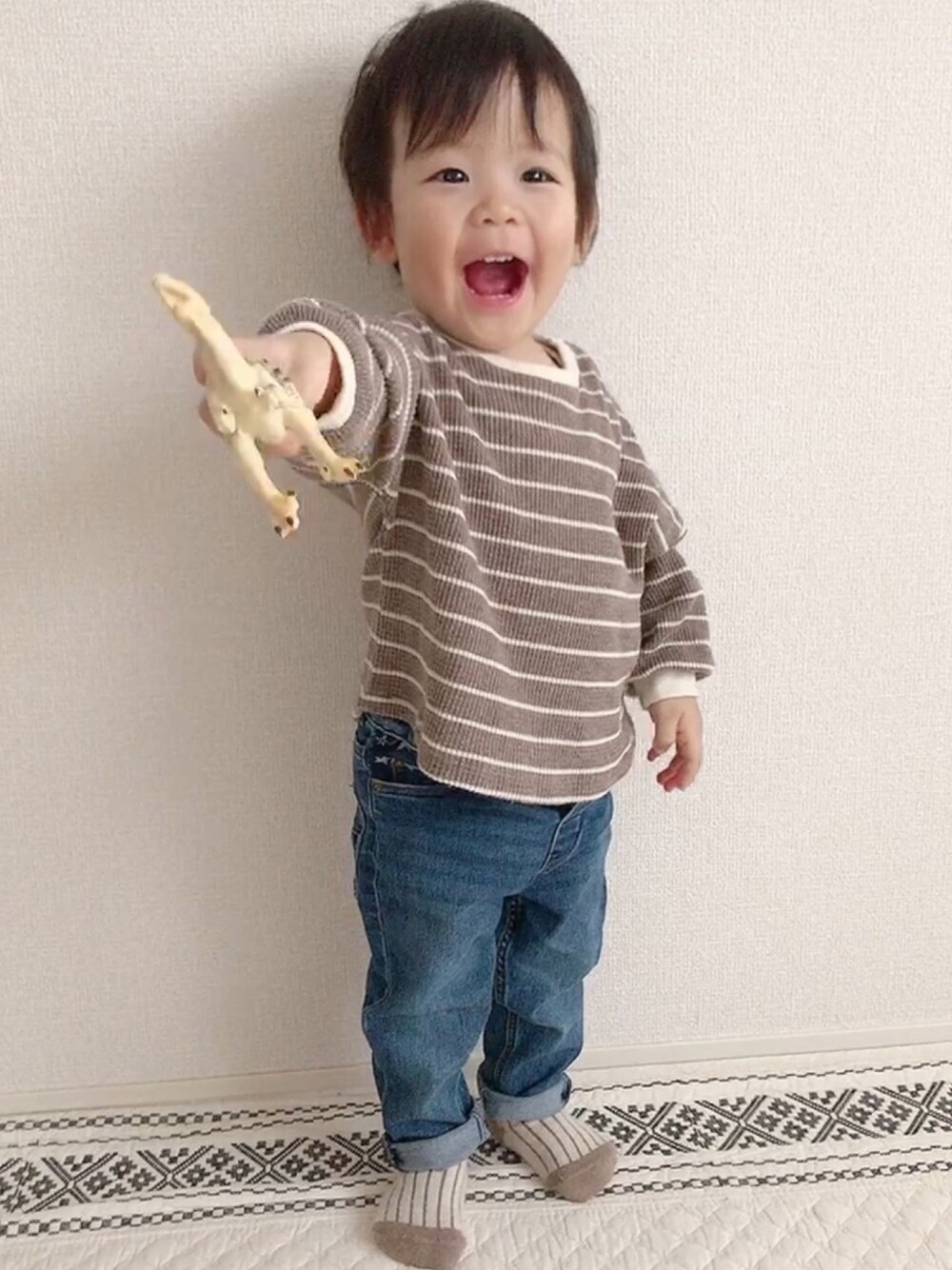 「キッズファッション、カジュアルコーデ、秋冬コーデ、プチプラ、おしゃれさんと繋がりたい、秋のコーデ、デニム、男の子コーデ、テータテート、H&M」｜「tete a teteのアイテム（Tシャツ/カットソー、ブラウン系）」を使った、ｔａｉｓｅｉ𓆉さん（キッズ・90cm）の秋コーディネートの1枚目の写真
