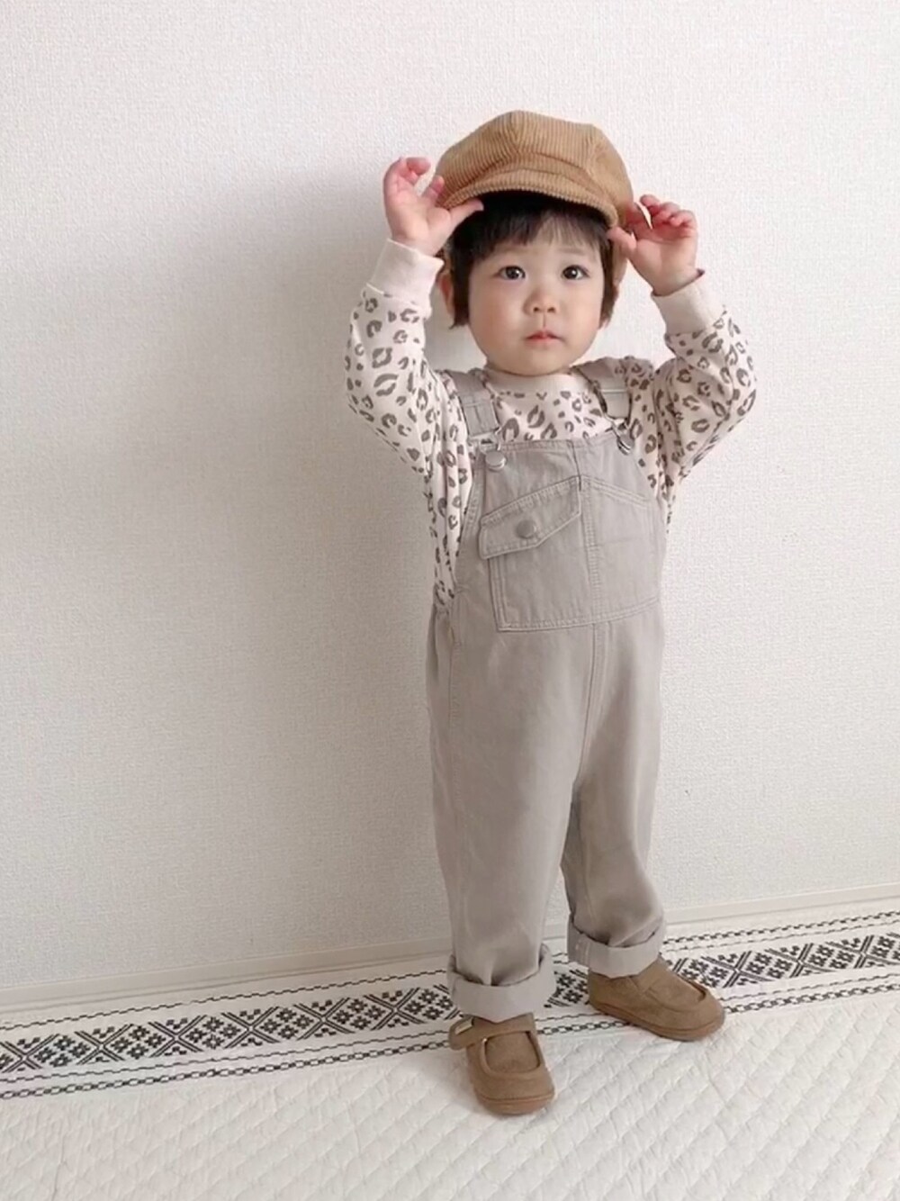 「ベージュ、サロペット、オーバーオール、キャスケット、レオパード、ひょう柄、ZARA KIDS、ZARA」｜「tete a teteのアイテム（トップス、ベージュ系）」を使った、ｔａｉｓｅｉ𓆉さん（キッズ・90cm）の春コーディネートの1枚目の写真