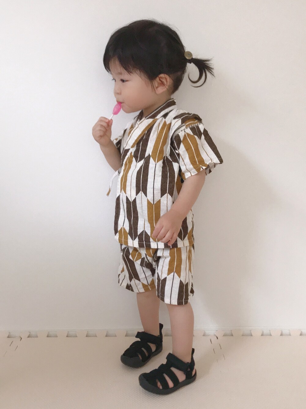 「甚平、キッズファッション、スポーツサンダル、スポサン、おうちファッション、夏」｜「Birthdayのアイテム（浴衣、ブラウン系）」を使った、ｔａｉｓｅｉ𓆉さん（キッズ・90cm）の春コーディネートの1枚目の写真