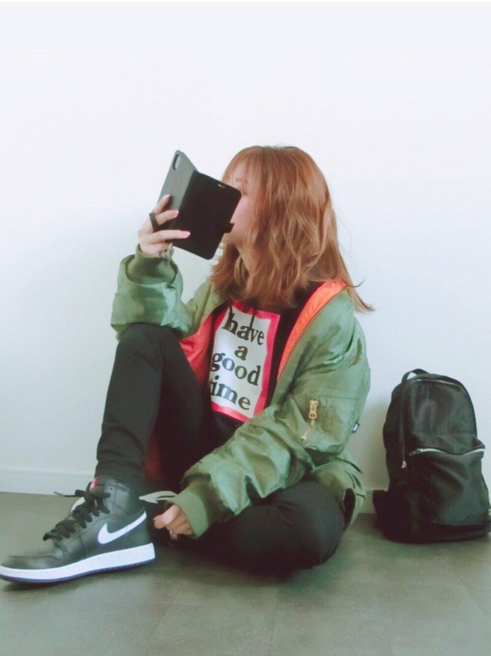 「オトナカジュアル、シンプルコーデ、ootd、outfit、NIKE、スニーカー、ストリート、おしゃれさんと繋がりたい、アイラブメンズライク」｜「Have a good timeのアイテム（パーカー、ブラック系）」を使った、Mさん（レディース・157cm）の冬コーディネートの1枚目の写真