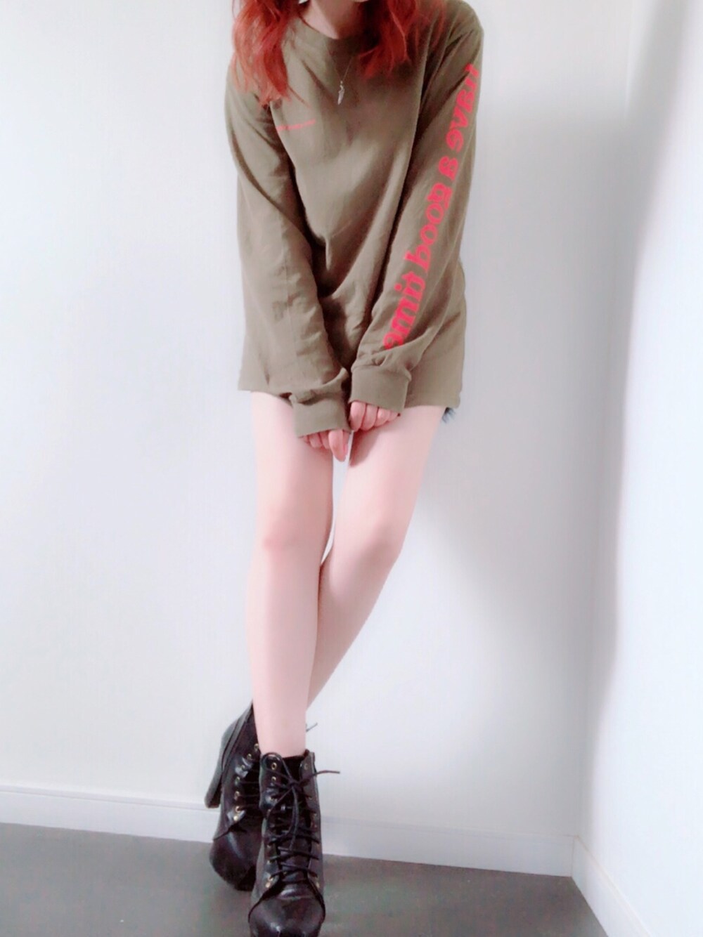 「カジュアル、シンプルコーデ、おしゃれさんと繋がりたい、Tシャツ、ラフ、メンズライク、ショートブーツ」｜「Have a good timeのアイテム（Tシャツ/カットソー、グリーン系）」を使った、Mさん（レディース・157cm）の春コーディネートの1枚目の写真