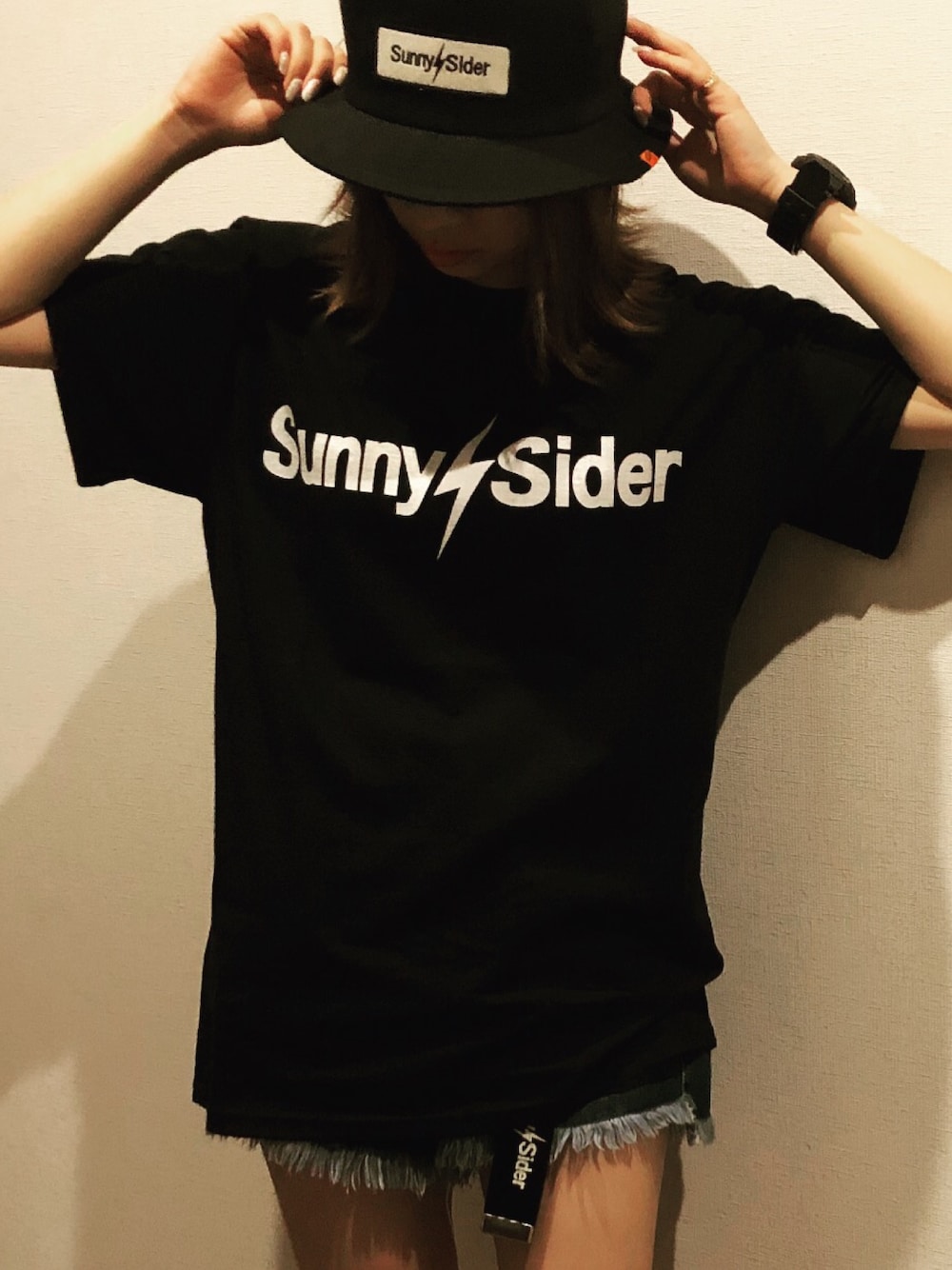 「夏コーデ、カジュアルコーデ、お洒落さんとつながりたい、ワントーンコーデ、ブラック、ラフ、メンズライク、ストリート、streetstyle」｜「Sunny C Siderの15SCS-SS-BRONZE AGE TEE（Tシャツ/カットソー、ブラック系）」を使った、Mさん（レディース・157cm）の夏コーディネートの1枚目の写真